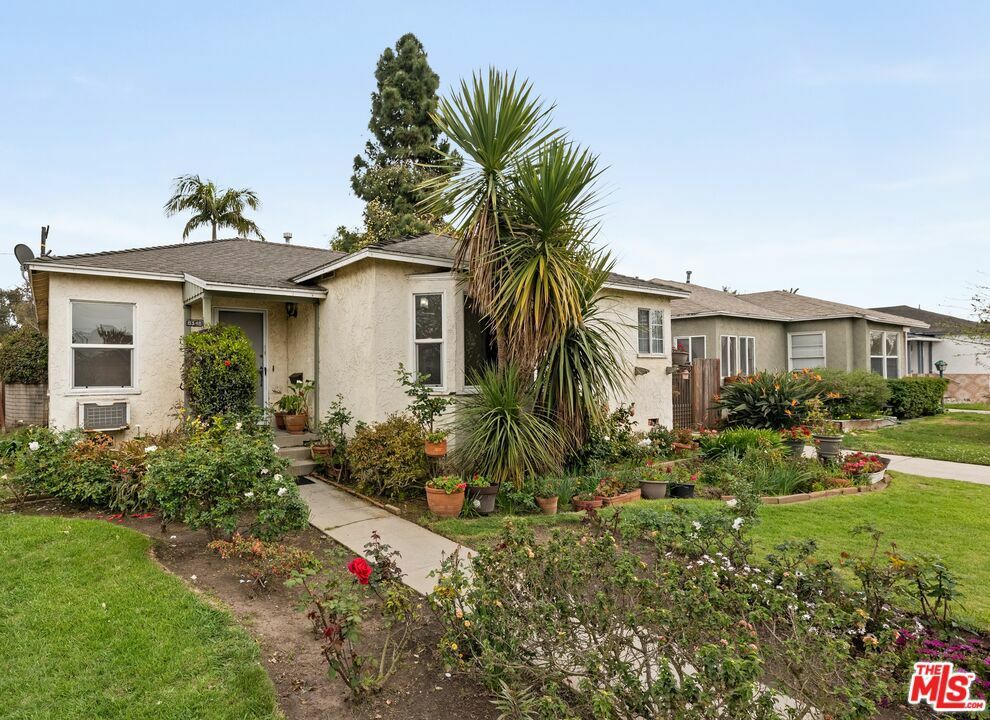 Property Photo: 8348 Winsford Avenue CA 90045