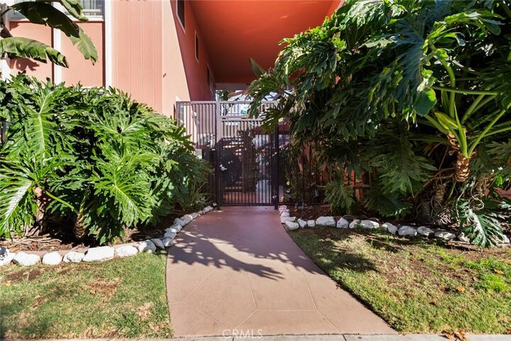 Property Photo: 1023 E 1st Street 19 CA 90802
