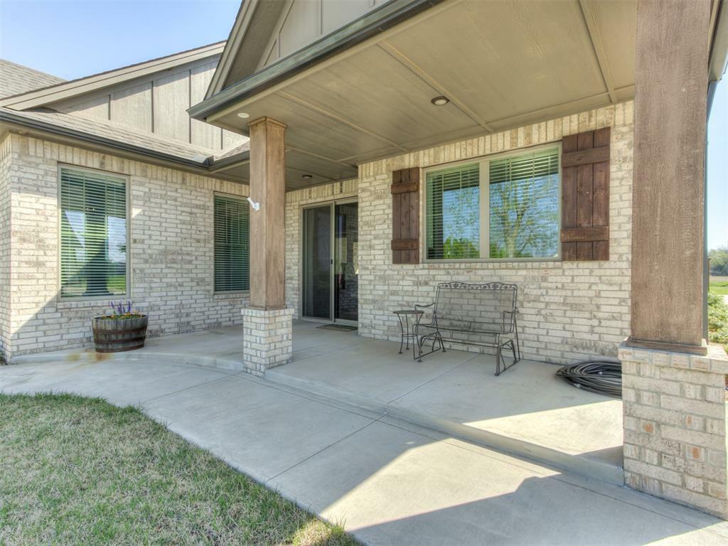 Property Photo: 1435 Walnut Way OK 73093