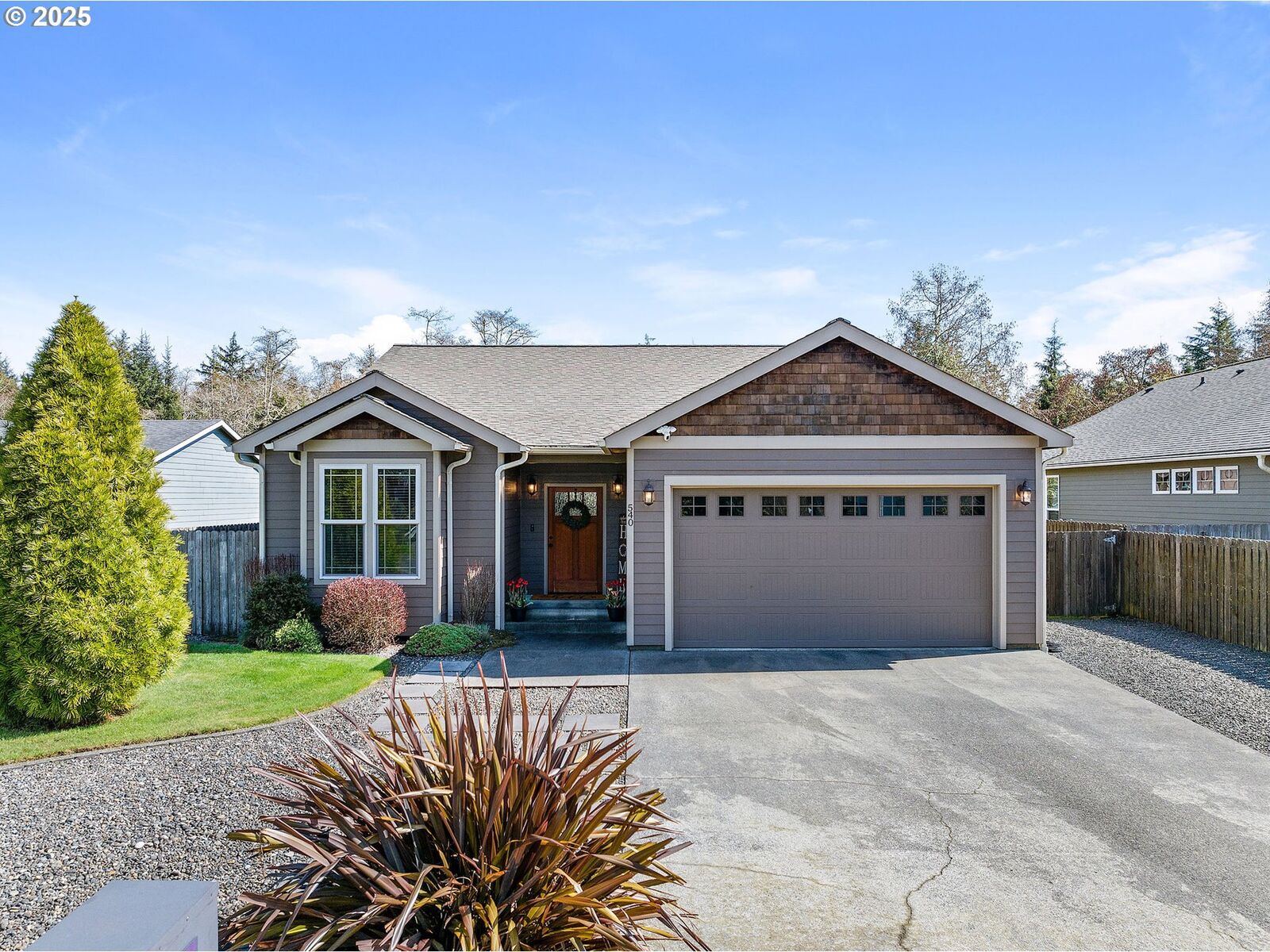 Property Photo:  540 SW Juniper Ave  OR 97146 