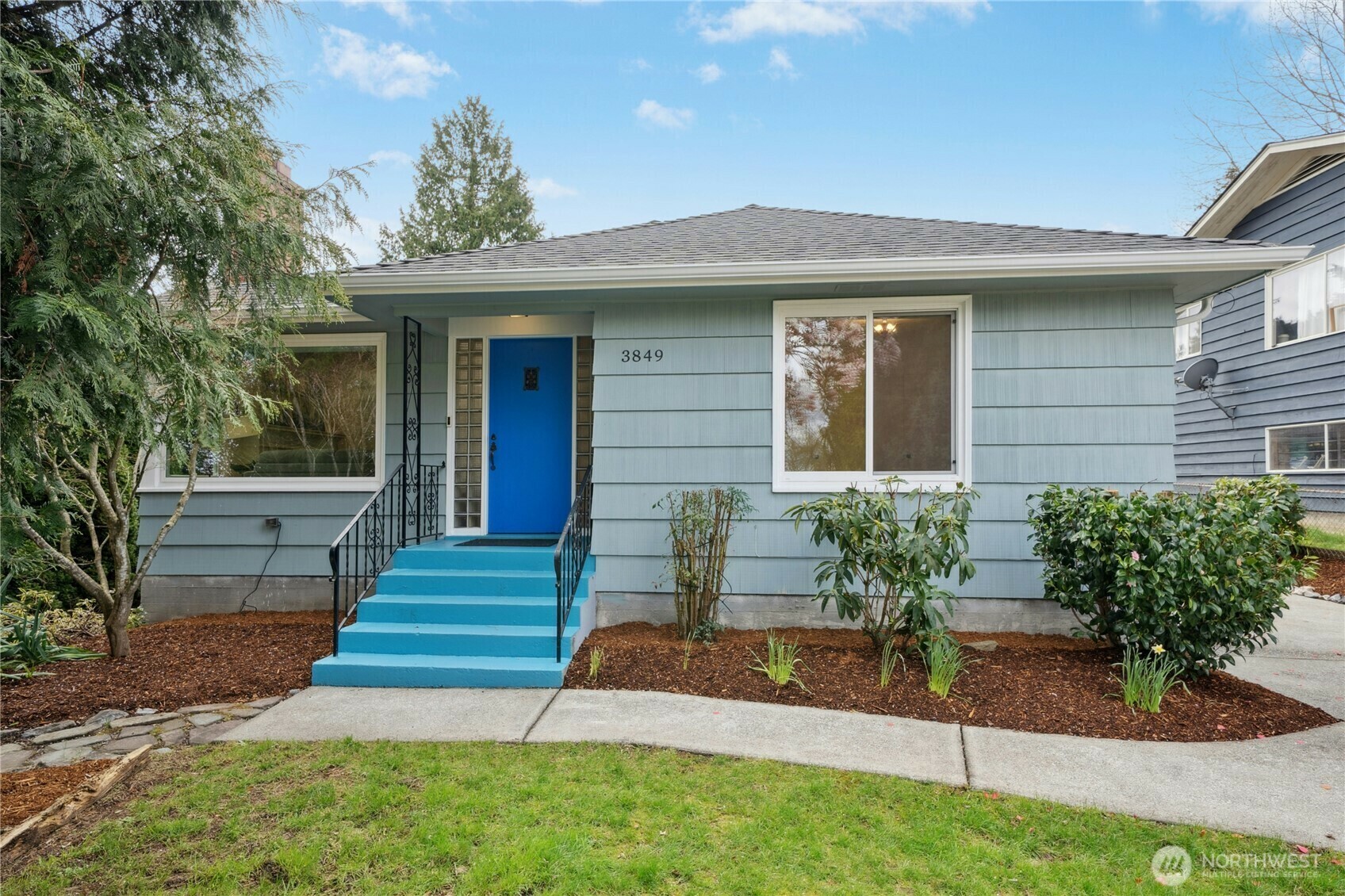 Property Photo: 3849 NE 95th Street WA 98115