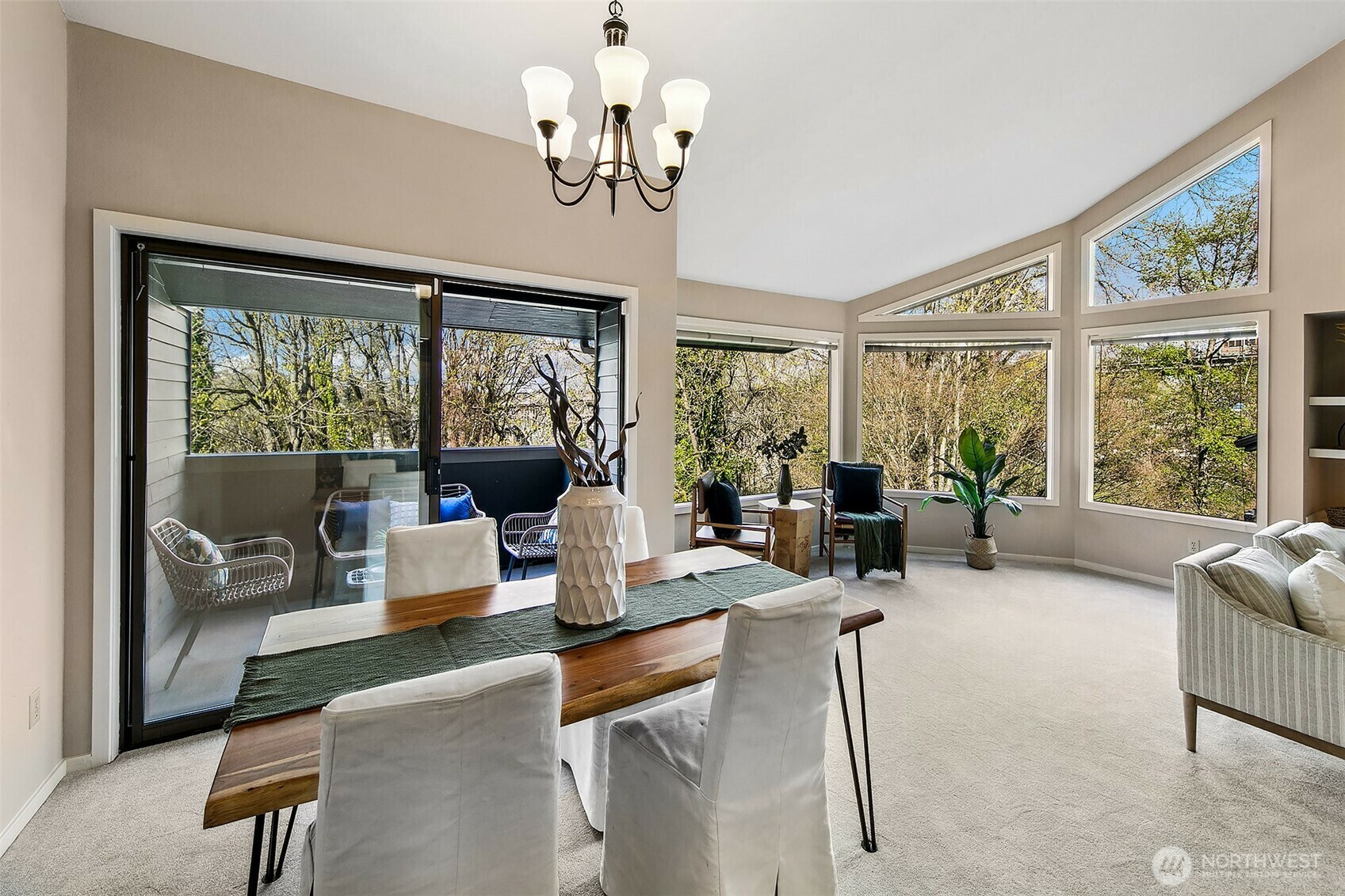Property Photo: 2626 4th Avenue N 206 WA 98109