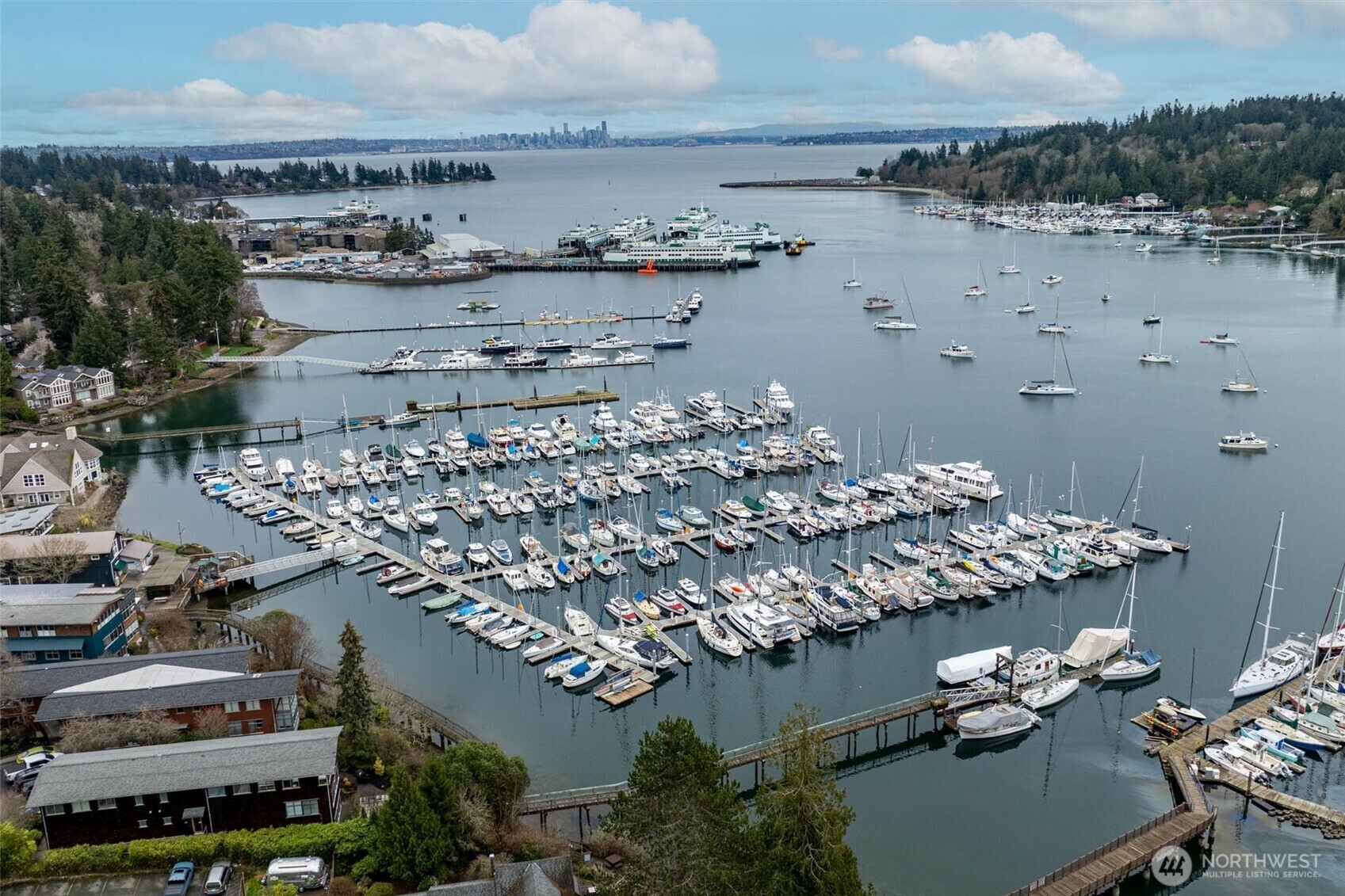 Property Photo:  141  Parfitt Way SW M-40  WA 98110 