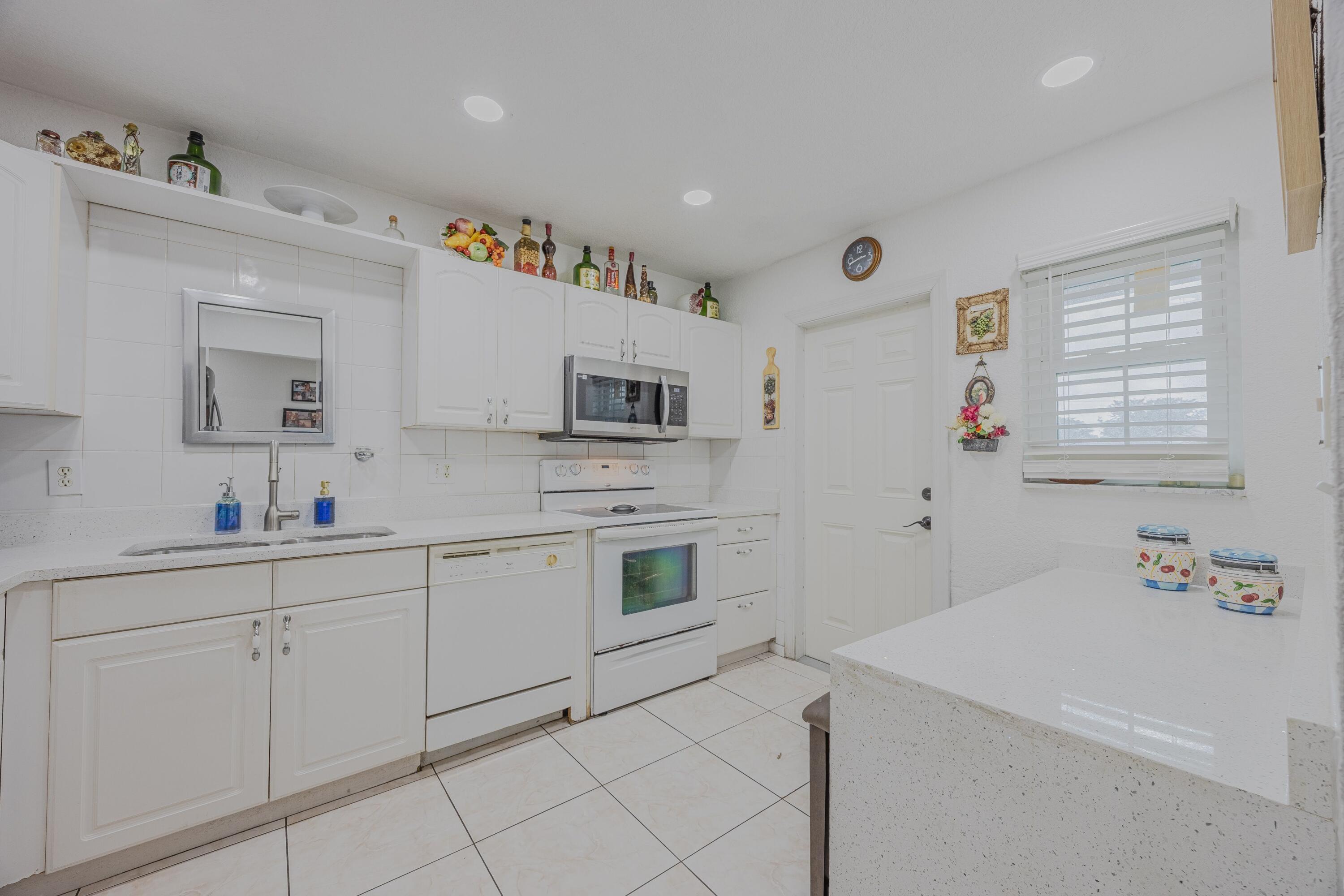 Property Photo:  1700 Dover Road 216-A  FL 33445 
