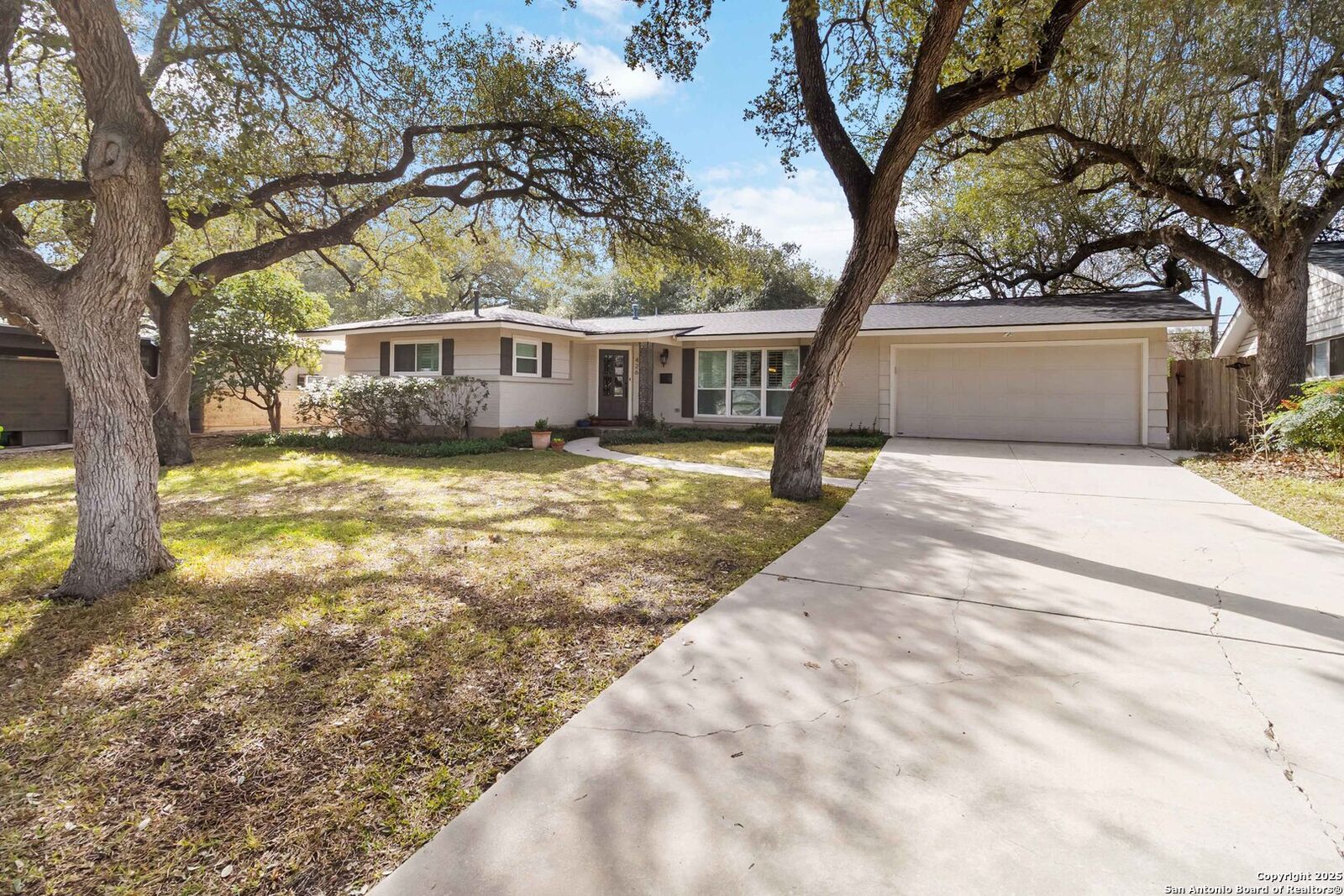 Property Photo:  426 Burnside  TX 78209