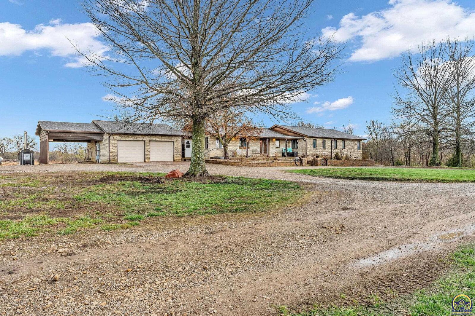 Property Photo: 8930 NW Valencia Rd KS 66539