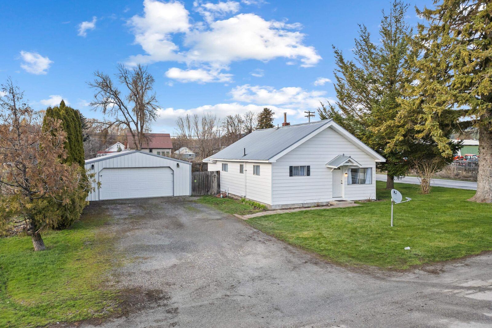 Property Photo: 202 W Court Ave WA 99109
