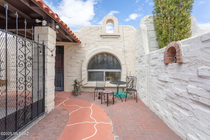 Property Photo:  832 W Calle Del Regalo W  AZ 85614 