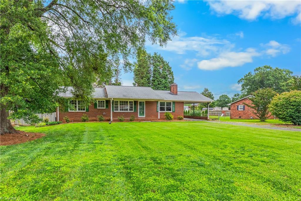 Property Photo: 915 Mayford Drive NC 27284