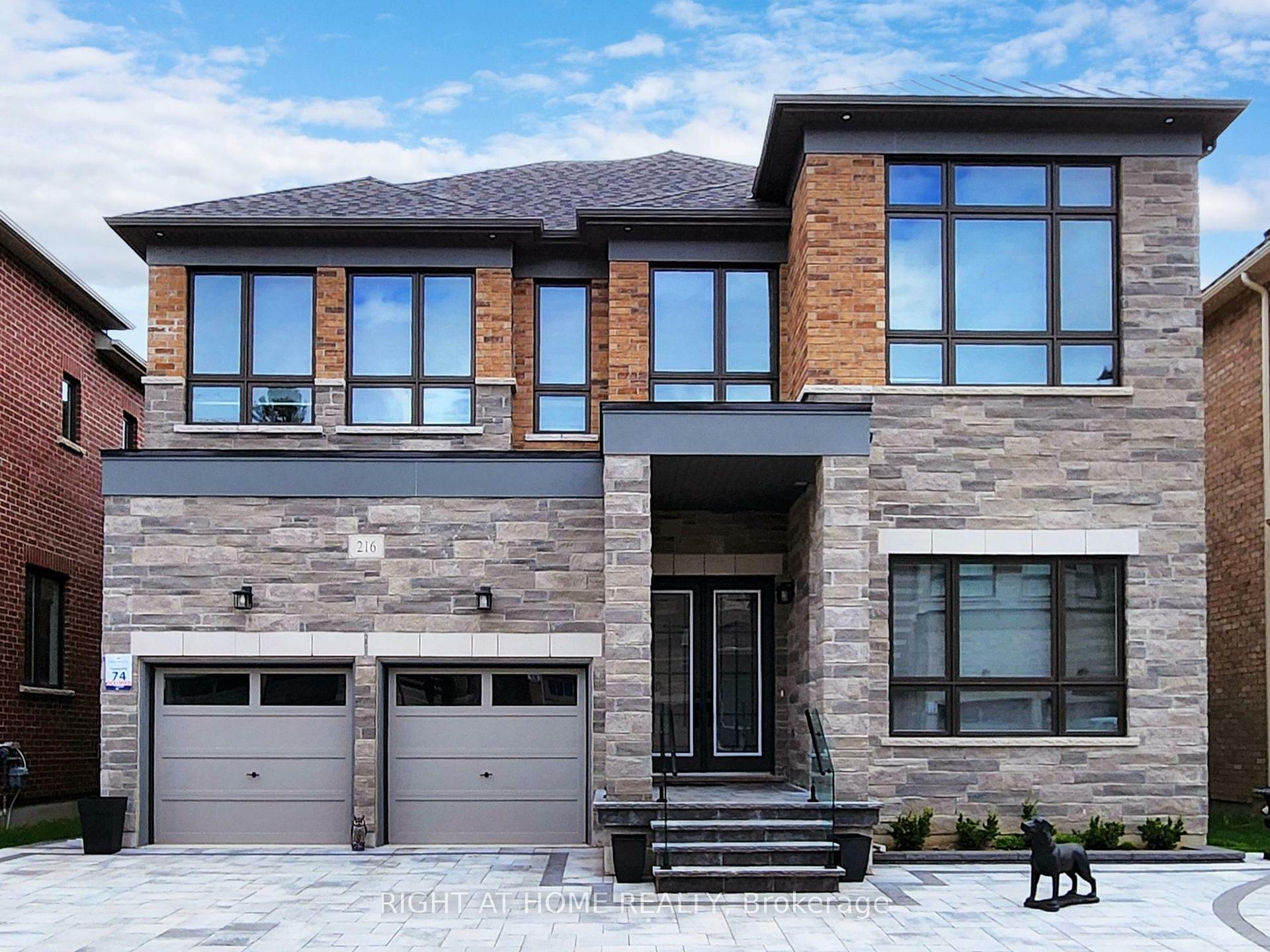 Property Photo: 216 Sunset Vista Court E ON L4G 3Y1