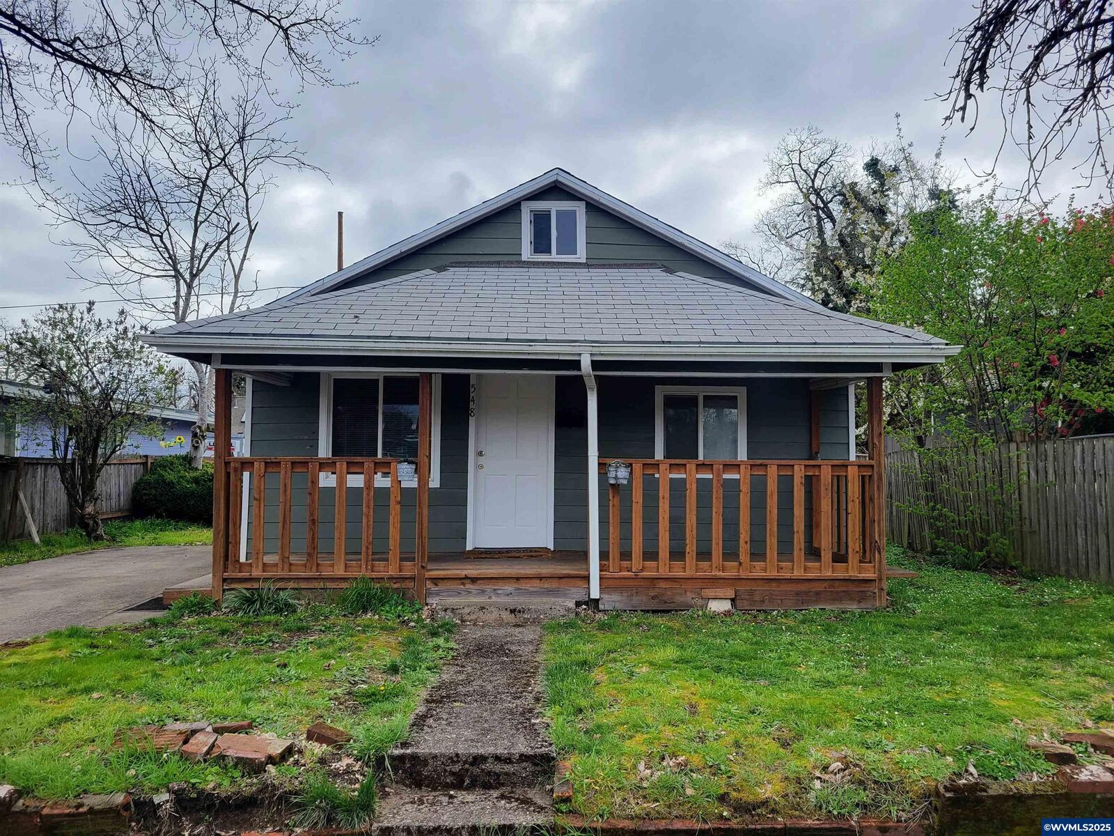 Property Photo: 548 17th St SE OR 97301