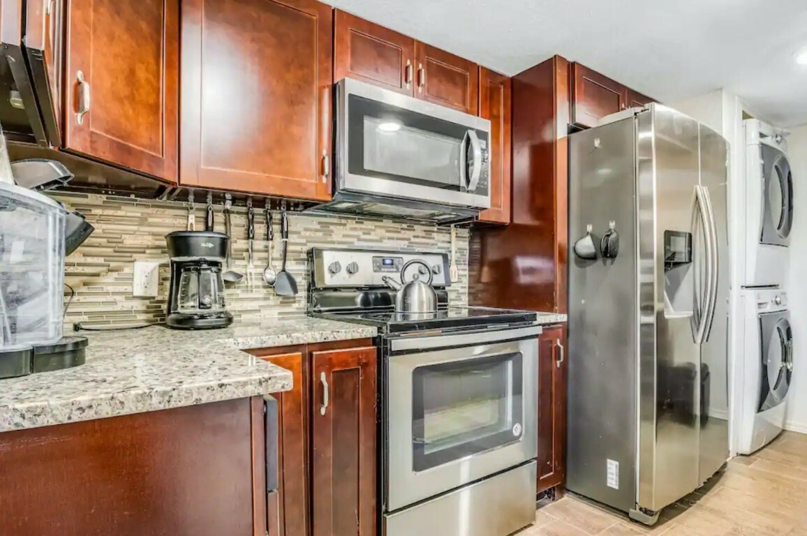 Property Photo: 1 Crystal Springs Court Court H TX 78738