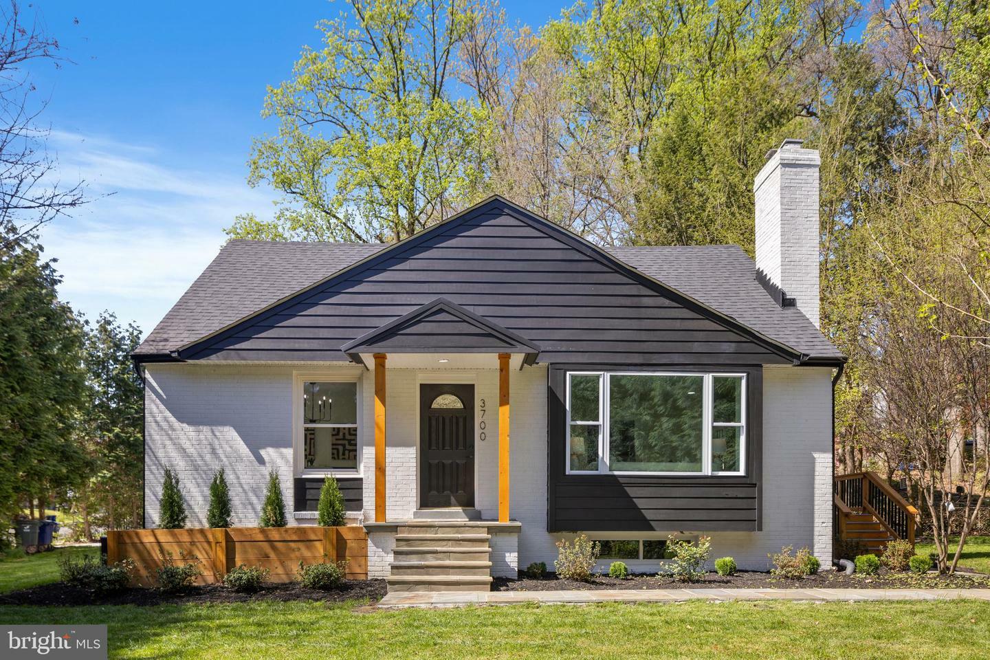 Property Photo: 3700 Lorcom Lane VA 22207