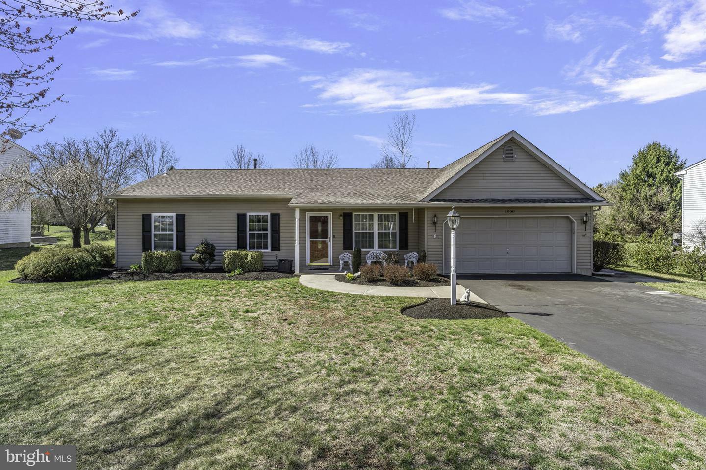 Property Photo: 1858 Sunrise Way PA 18929