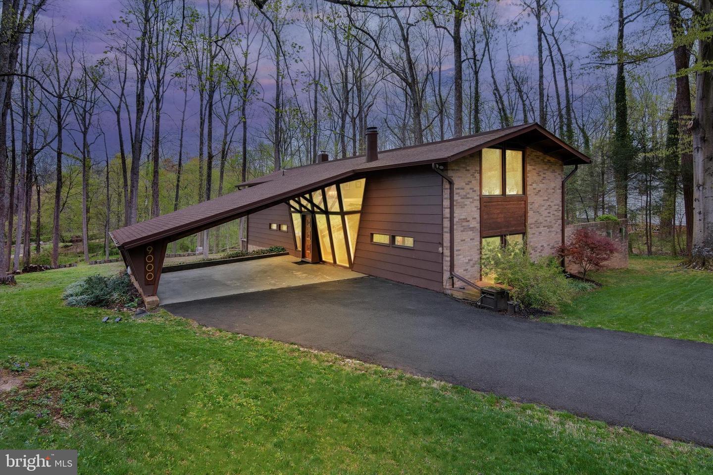 Property Photo: 9000 Glenbrook Road VA 22031