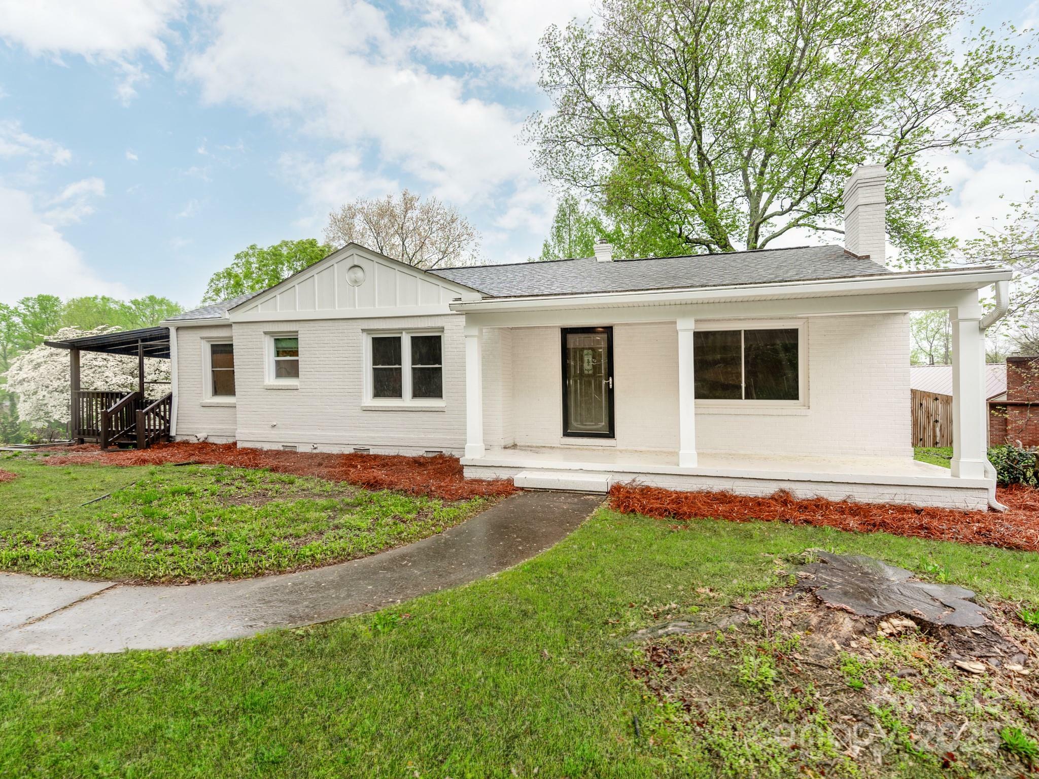 Property Photo: 1113 Gregory Lane NC 28677