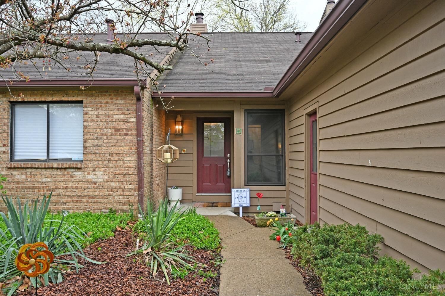 Property Photo:  3 Evergreen Circle  OH 45215 