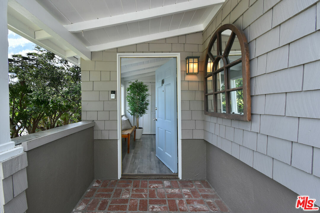 Property Photo: 15200 Del Gado Dr CA 91403