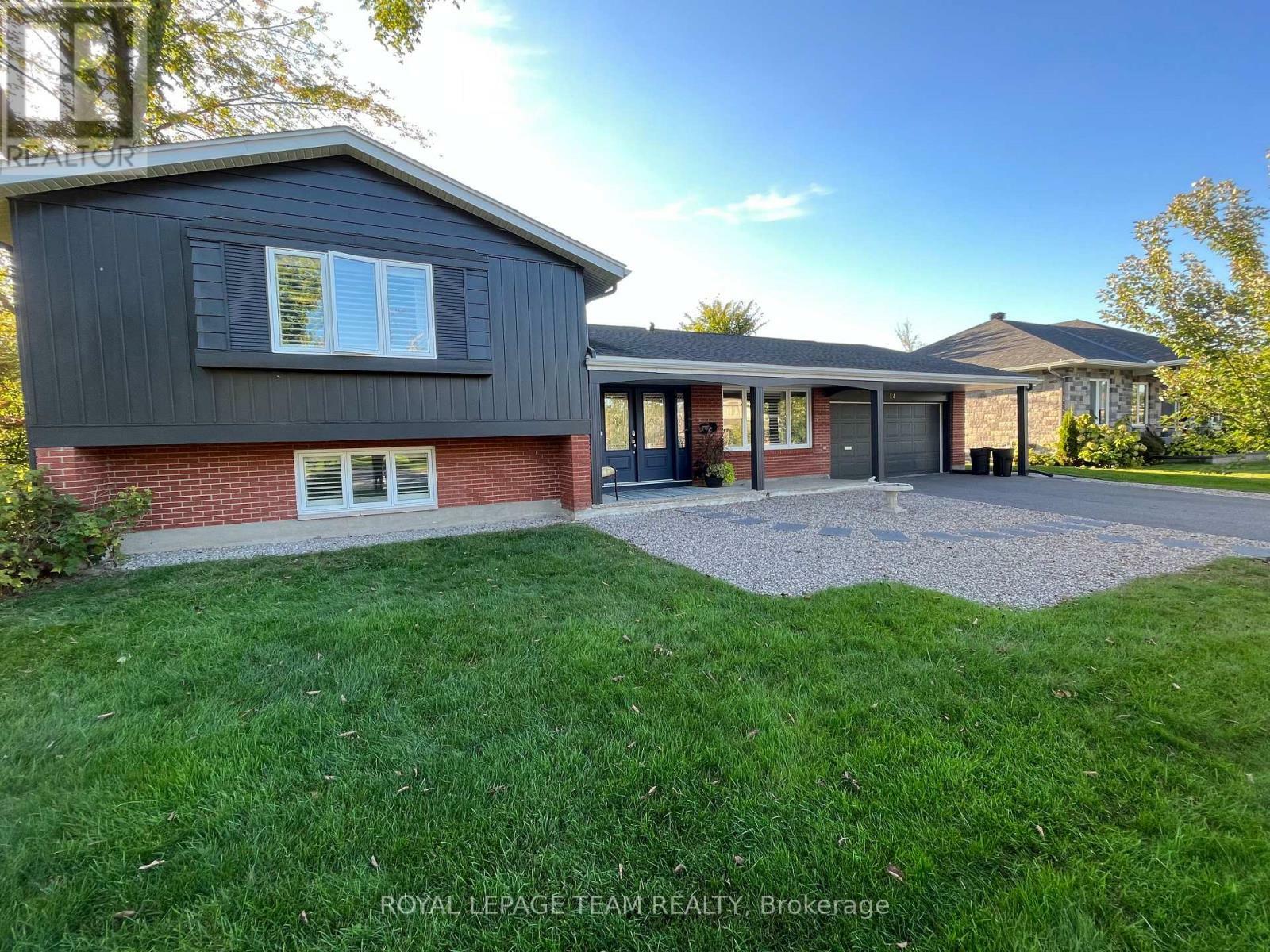 Property Photo: 14 Riverbrook Road ON K2H 7W6