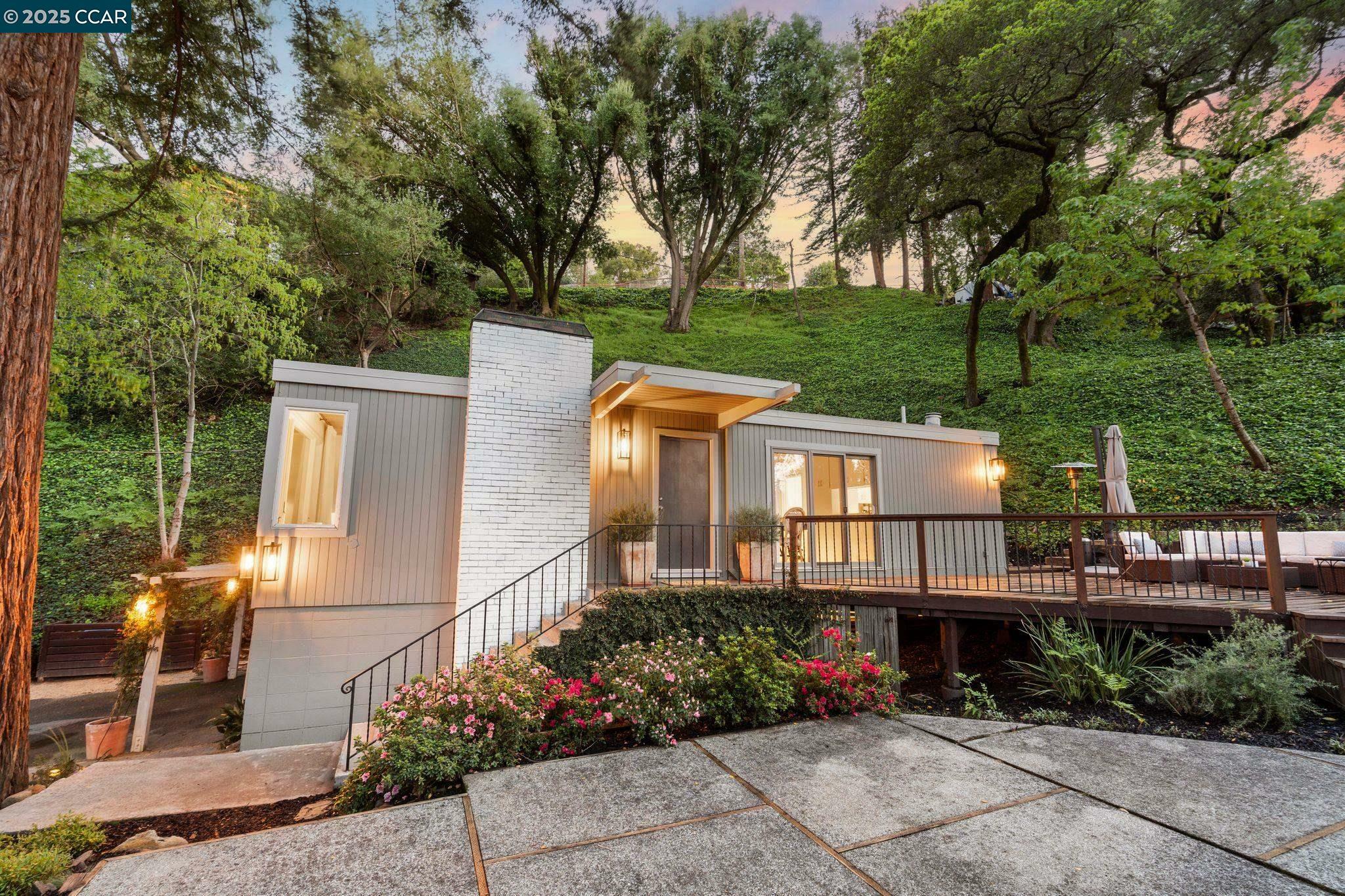 Property Photo: 19 Vallecito Ln CA 94563