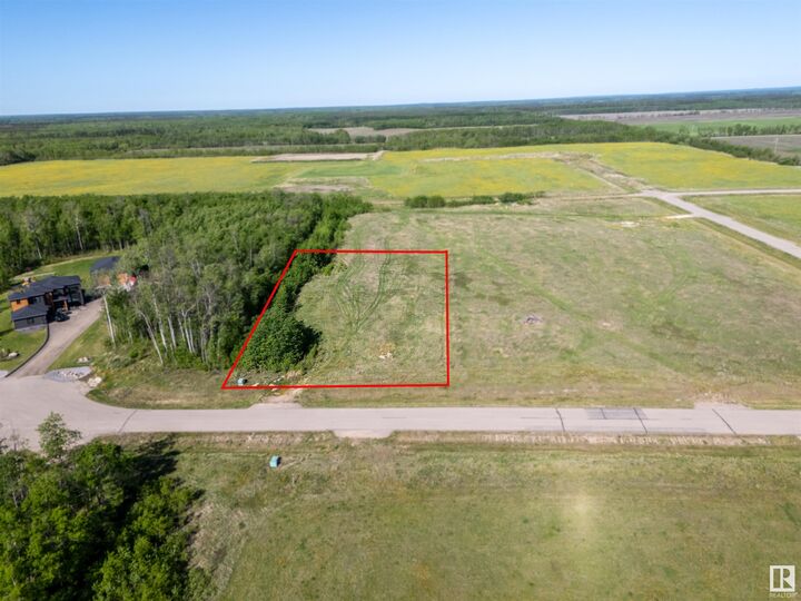 Property Photo:  121 42324 Twp Rd 632  AB T9M 1P3 