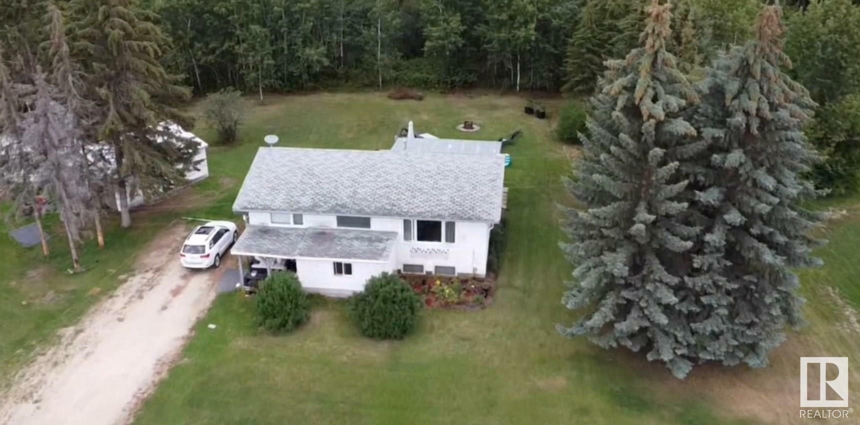 Property Photo: 55502 Nikoodi Road AB T0E 0X0