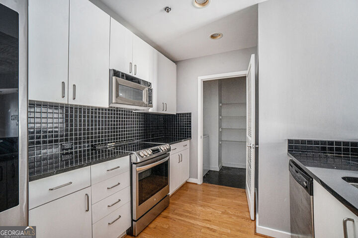 Property Photo:  250 Pharr Road NE 405  GA 30305 