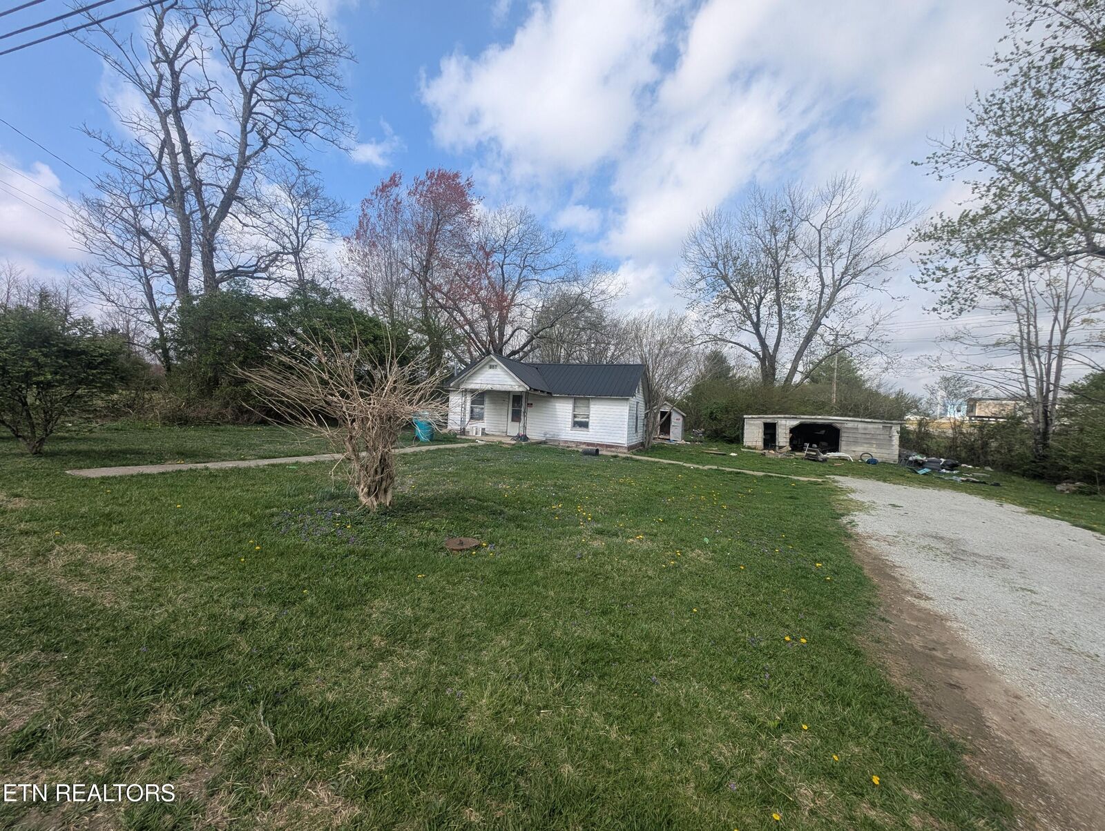 Property Photo: 399 County Garage Rd TN 38555