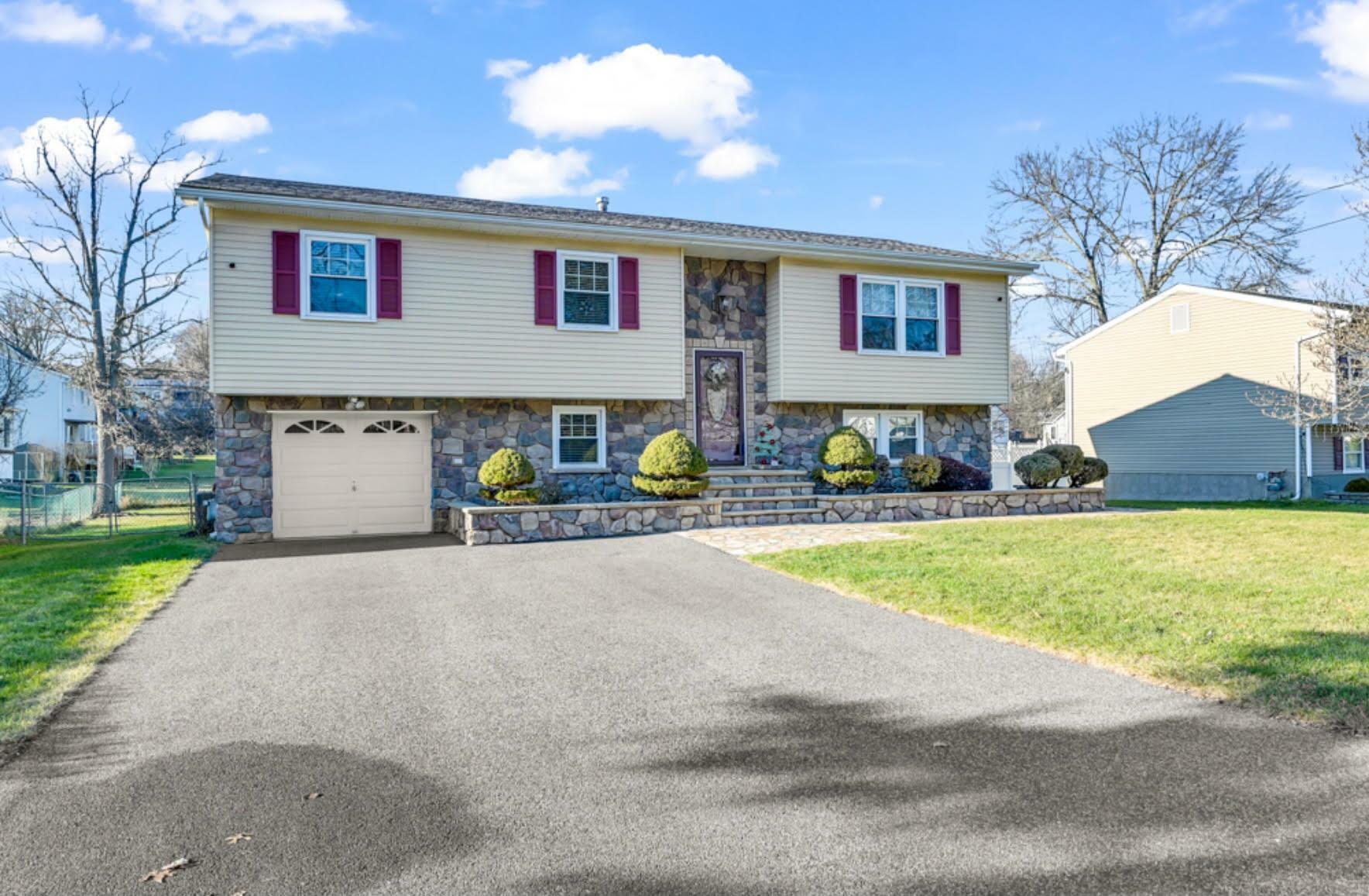 30 Bradner Avenue  Middletown NY 10940 photo