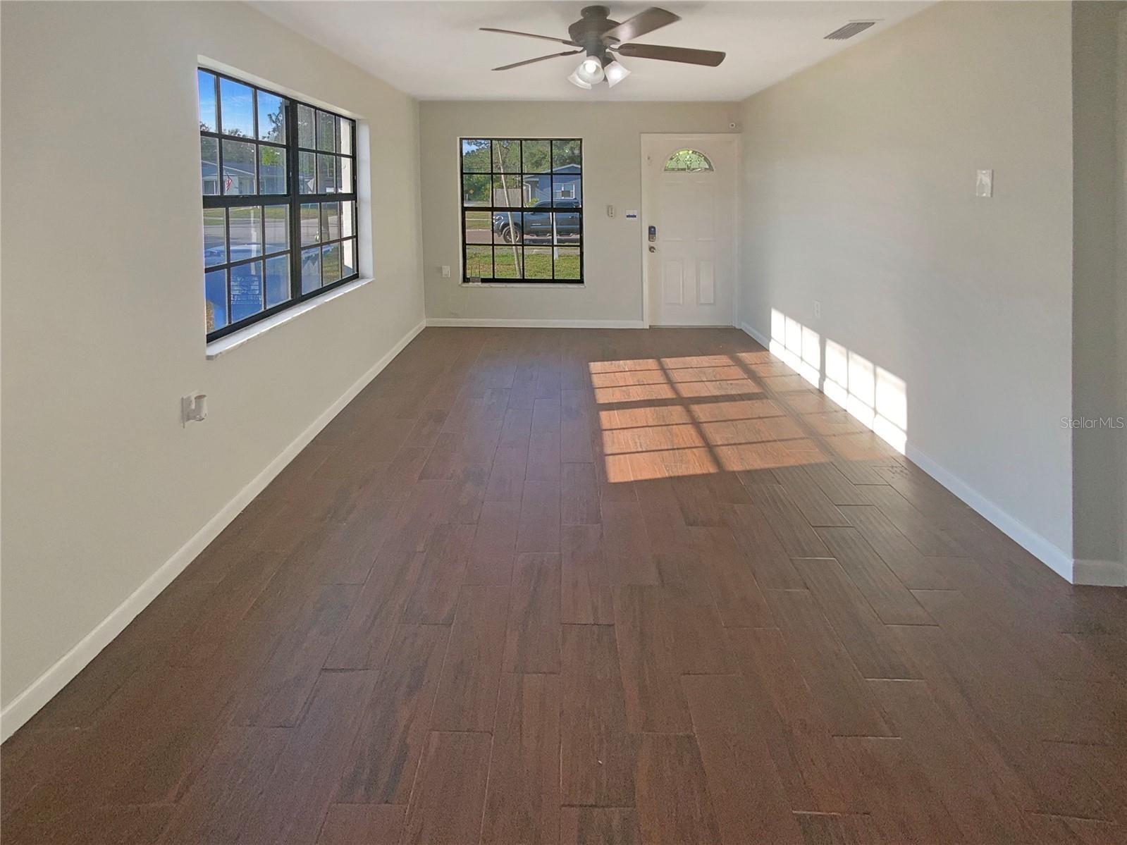 Property Photo: 701 71st Avenue N FL 33702