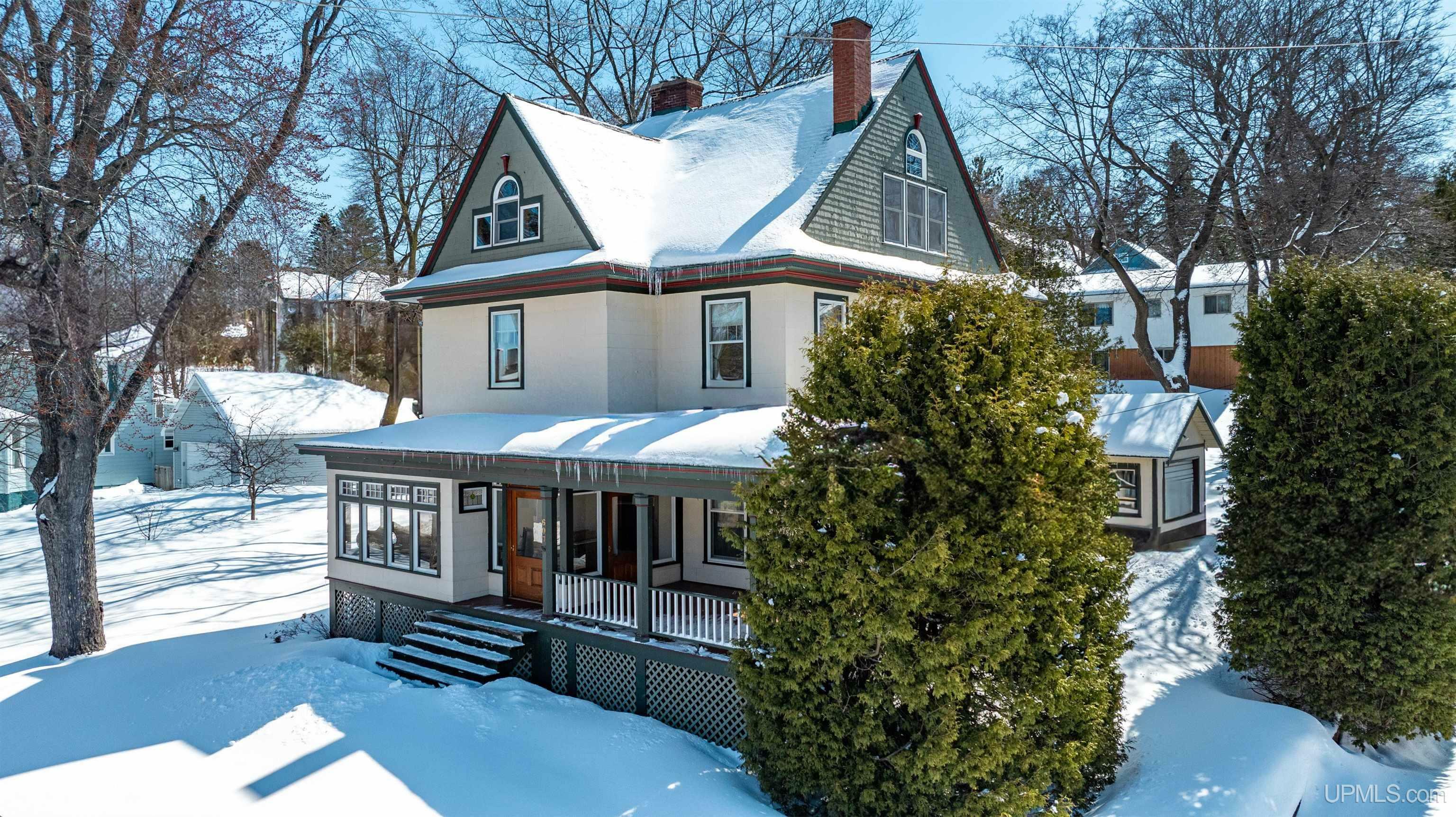 Property Photo: 607 W South Avenue MI 49931