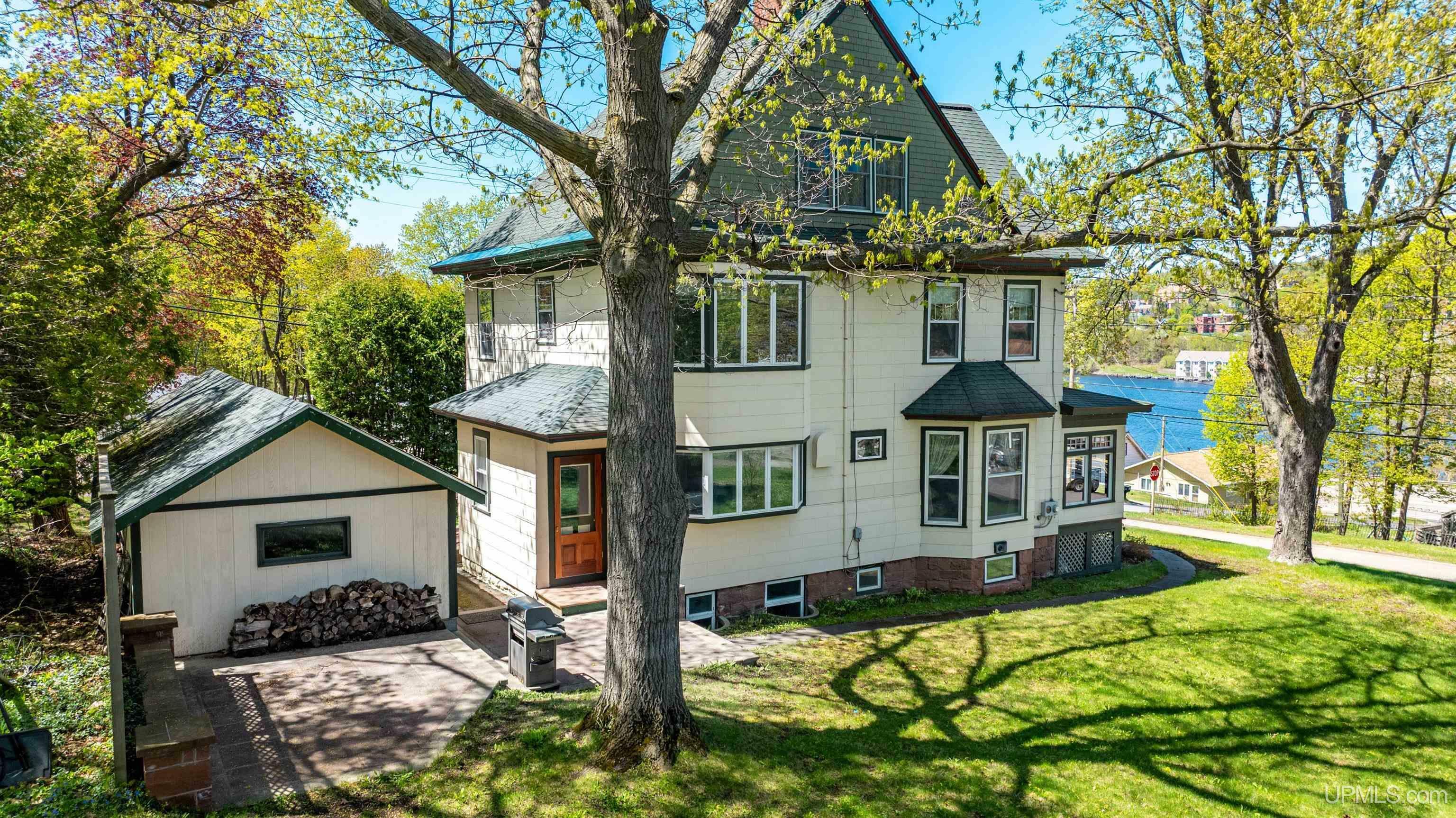 Property Photo:  607 W South Avenue  MI 49931 