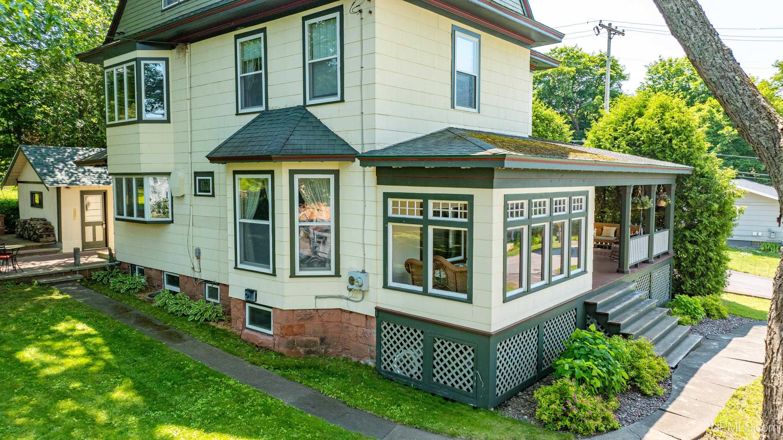Property Photo: 607 W South Avenue MI 49931
