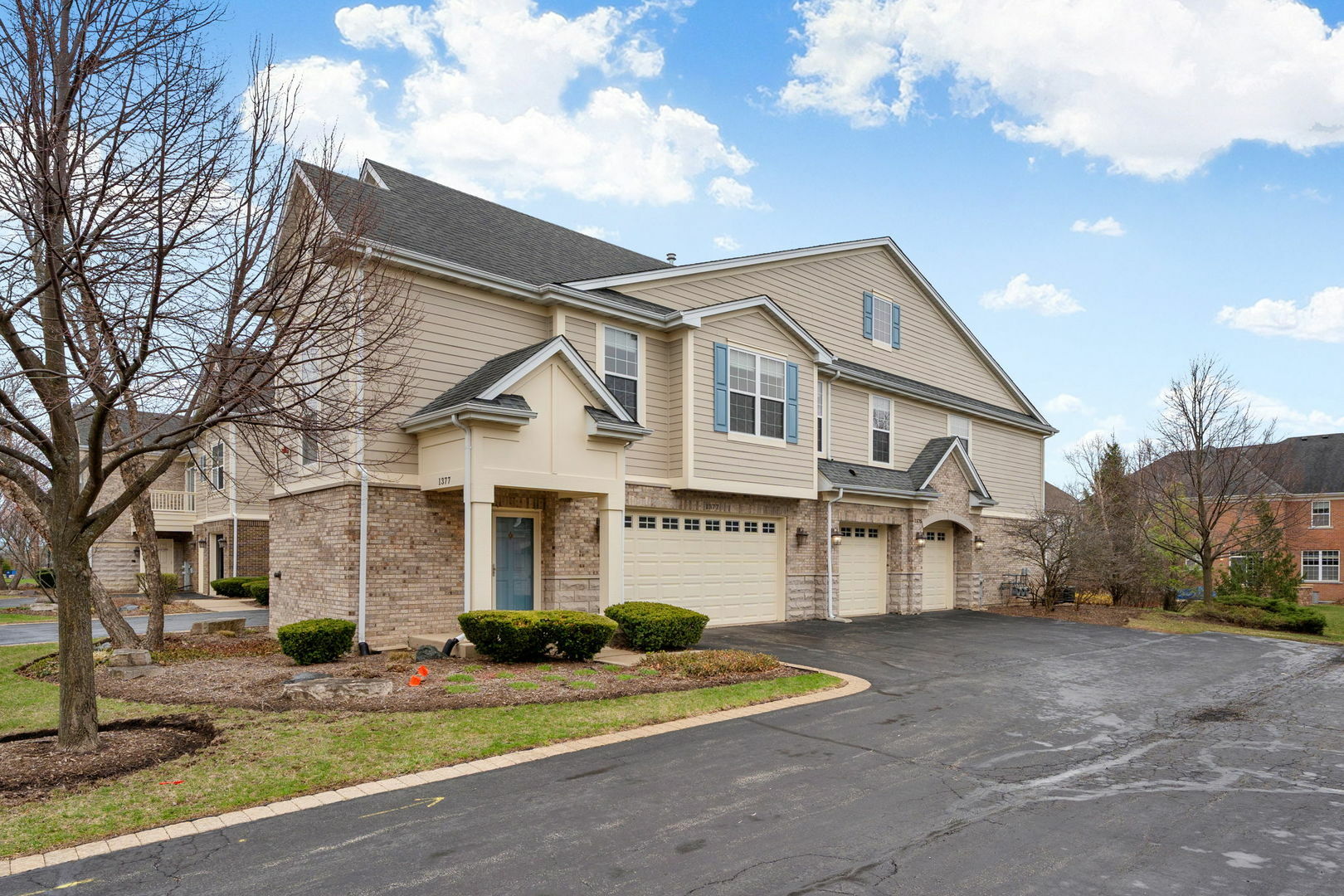 Property Photo: 1377 Scarboro Road IL 60193