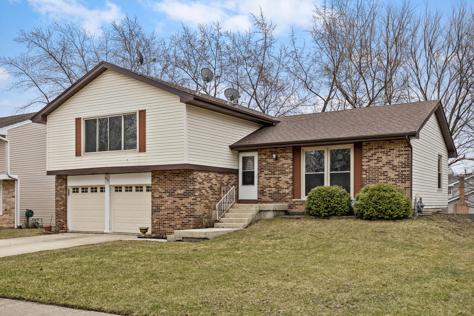 Property Photo:  1316 Sunnybrook Drive  IL 60540 