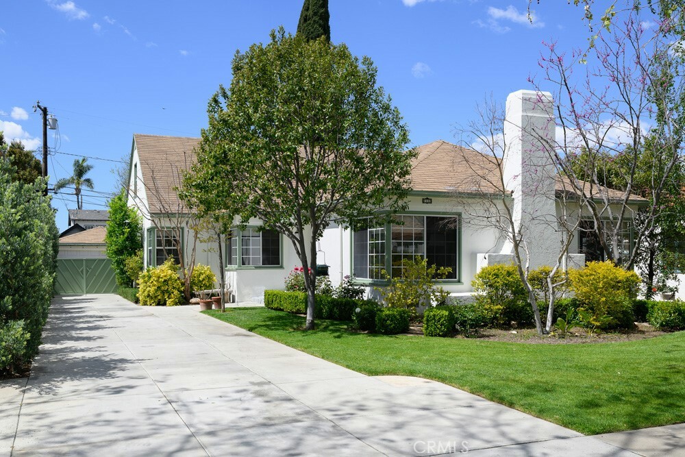 Property Photo:  2332 N Riverside Drive  CA 92706 