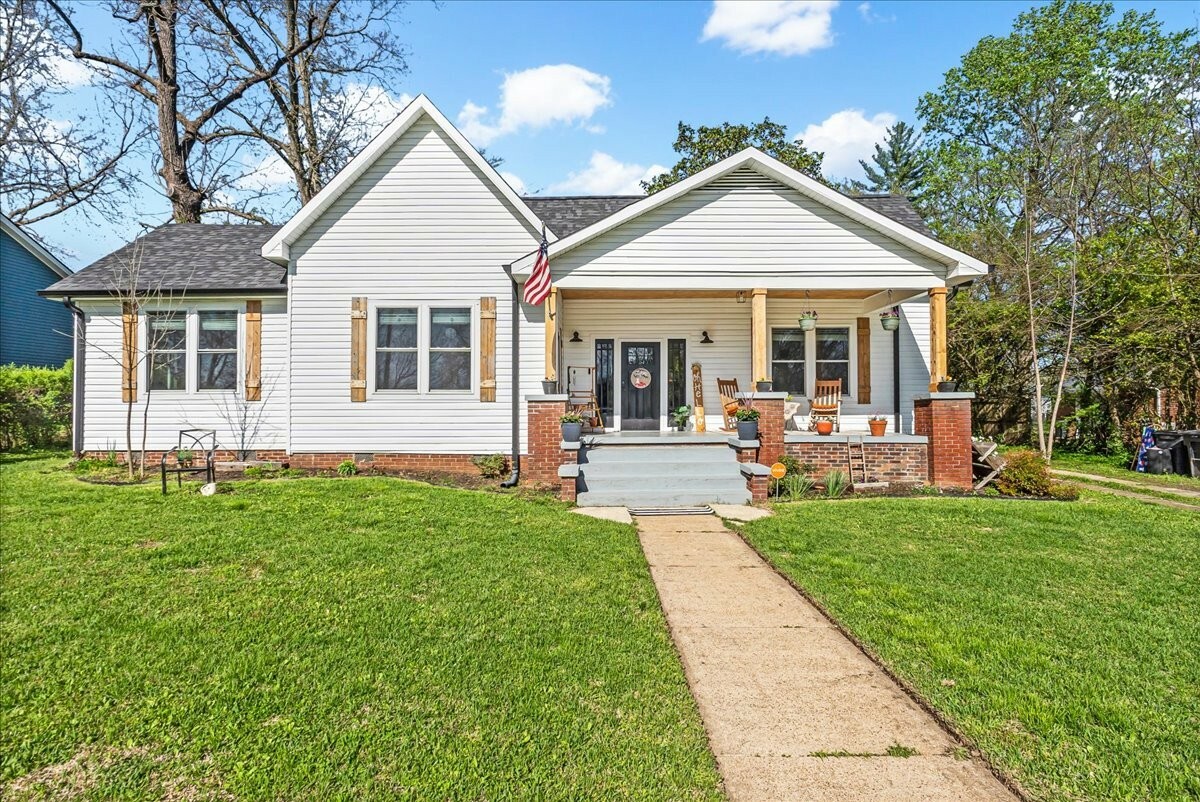 Property Photo: 504 N Washington St TN 37388