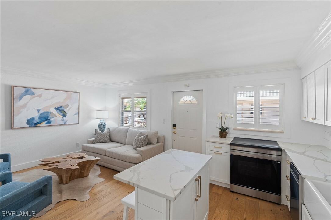 Property Photo: 980 7th Avenue S 107 FL 34102