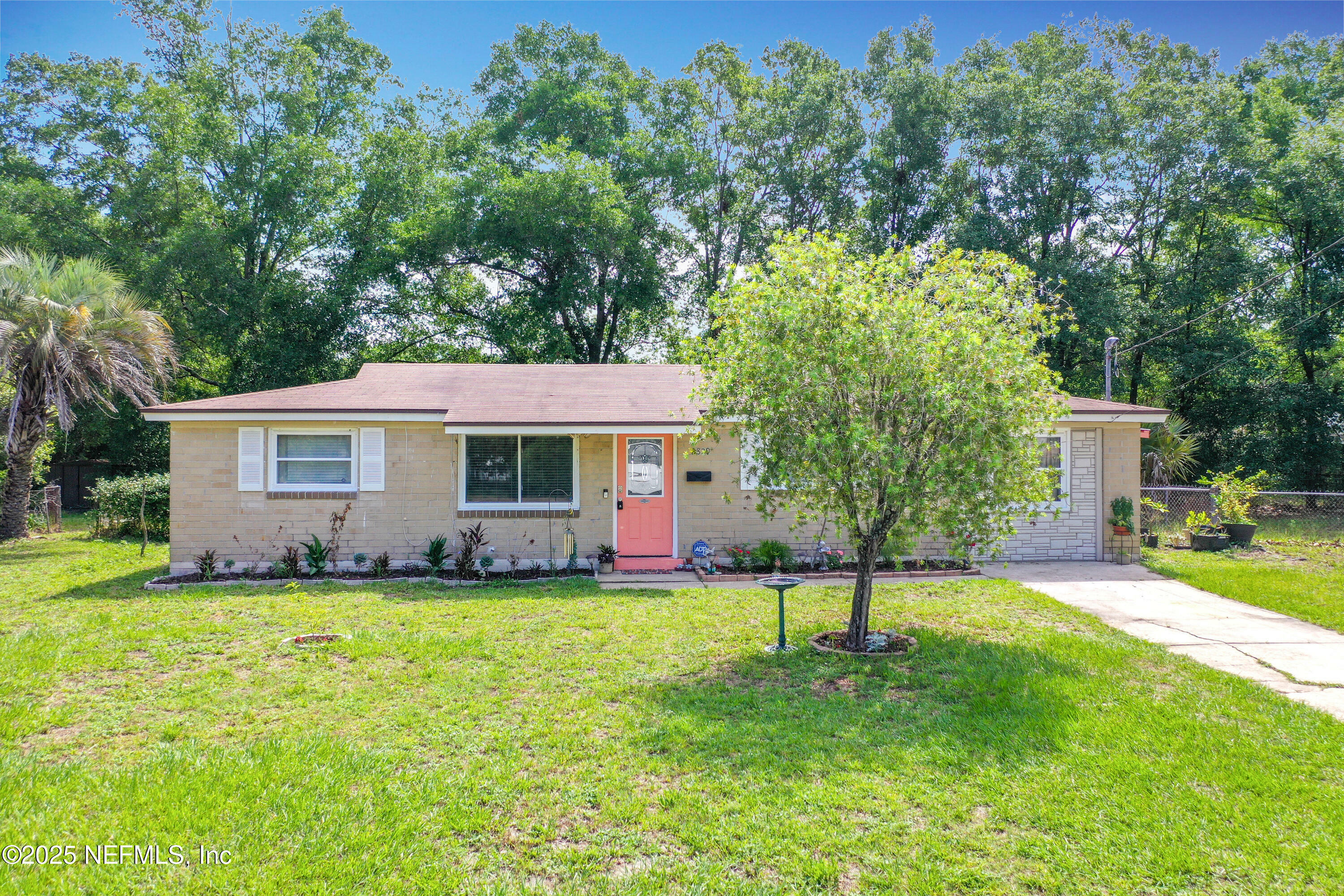 Property Photo: 2829 Goldenrod Circle E FL 32246