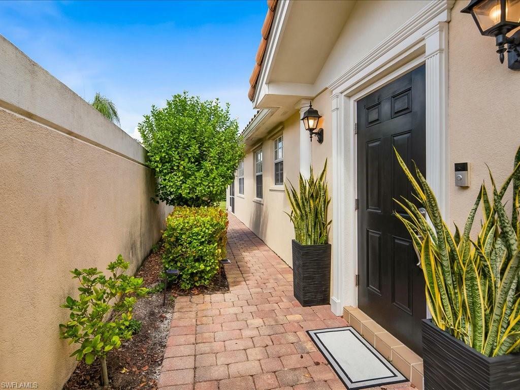 Property Photo: 3238 Barbados Ln FL 34119