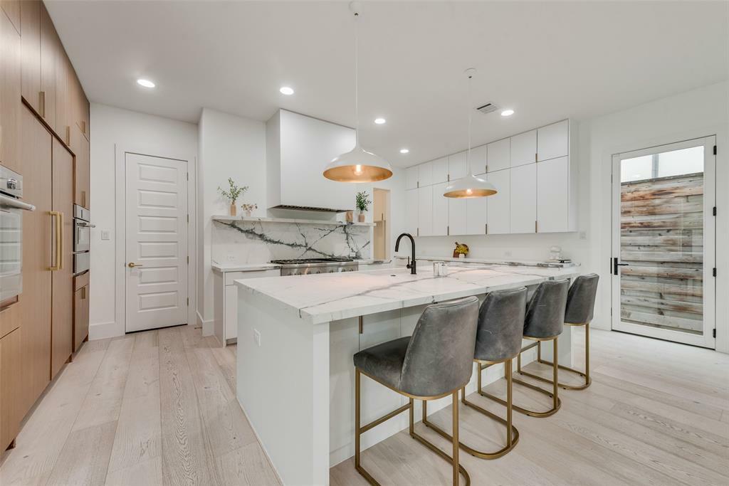 Property Photo: 6443 Kenwood Avenue TX 75214
