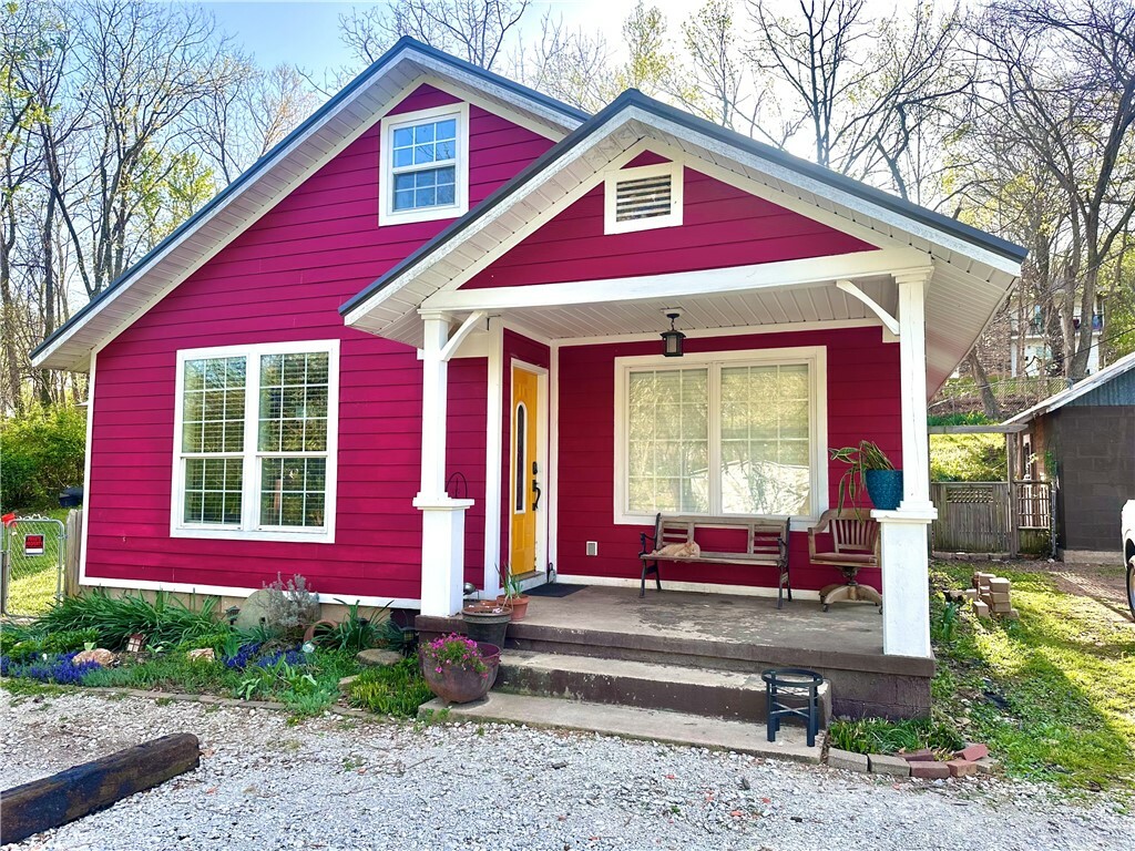 Property Photo:  702 S Chestnut Street  AR 72601 