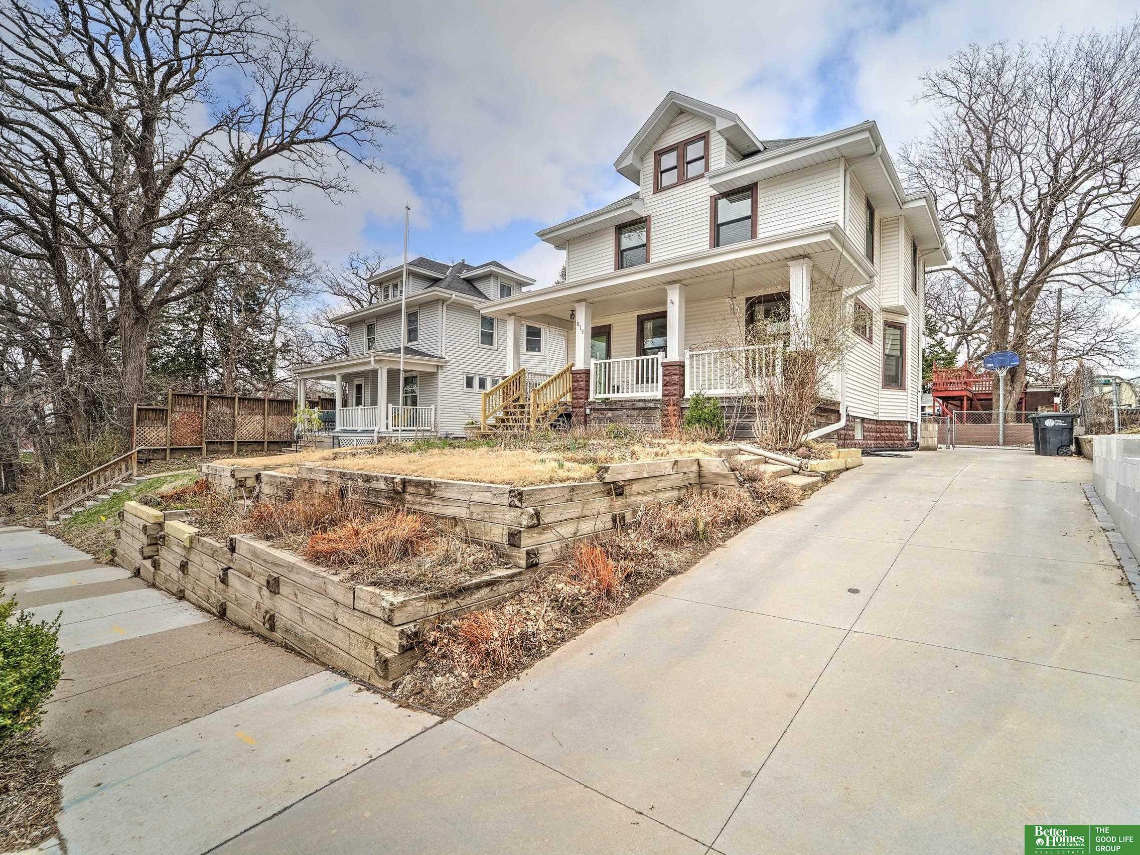 Property Photo: 819 S 37th Street NE 68105