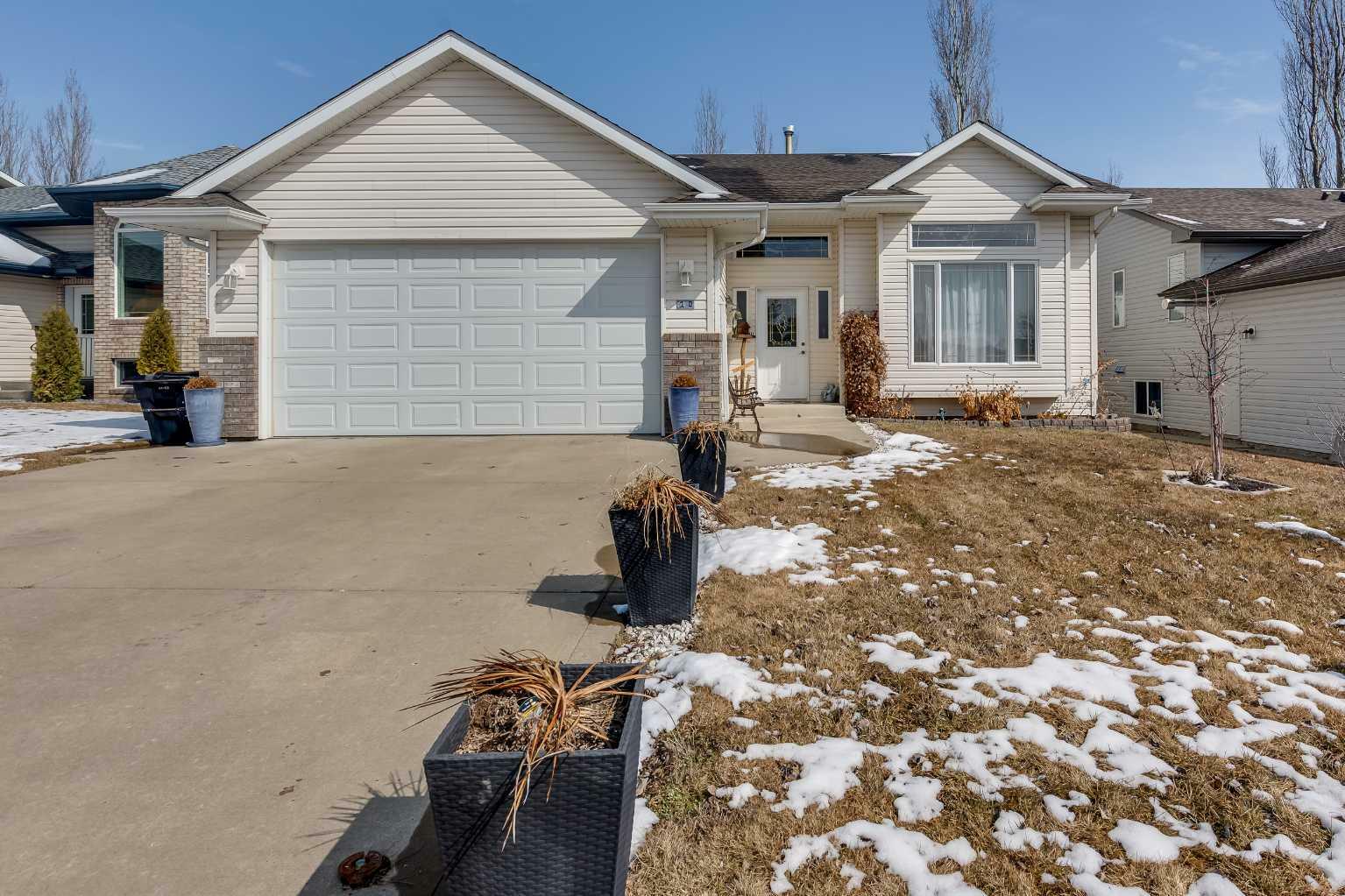 Property Photo: 10 Elana Crescent AB T4L 2K8