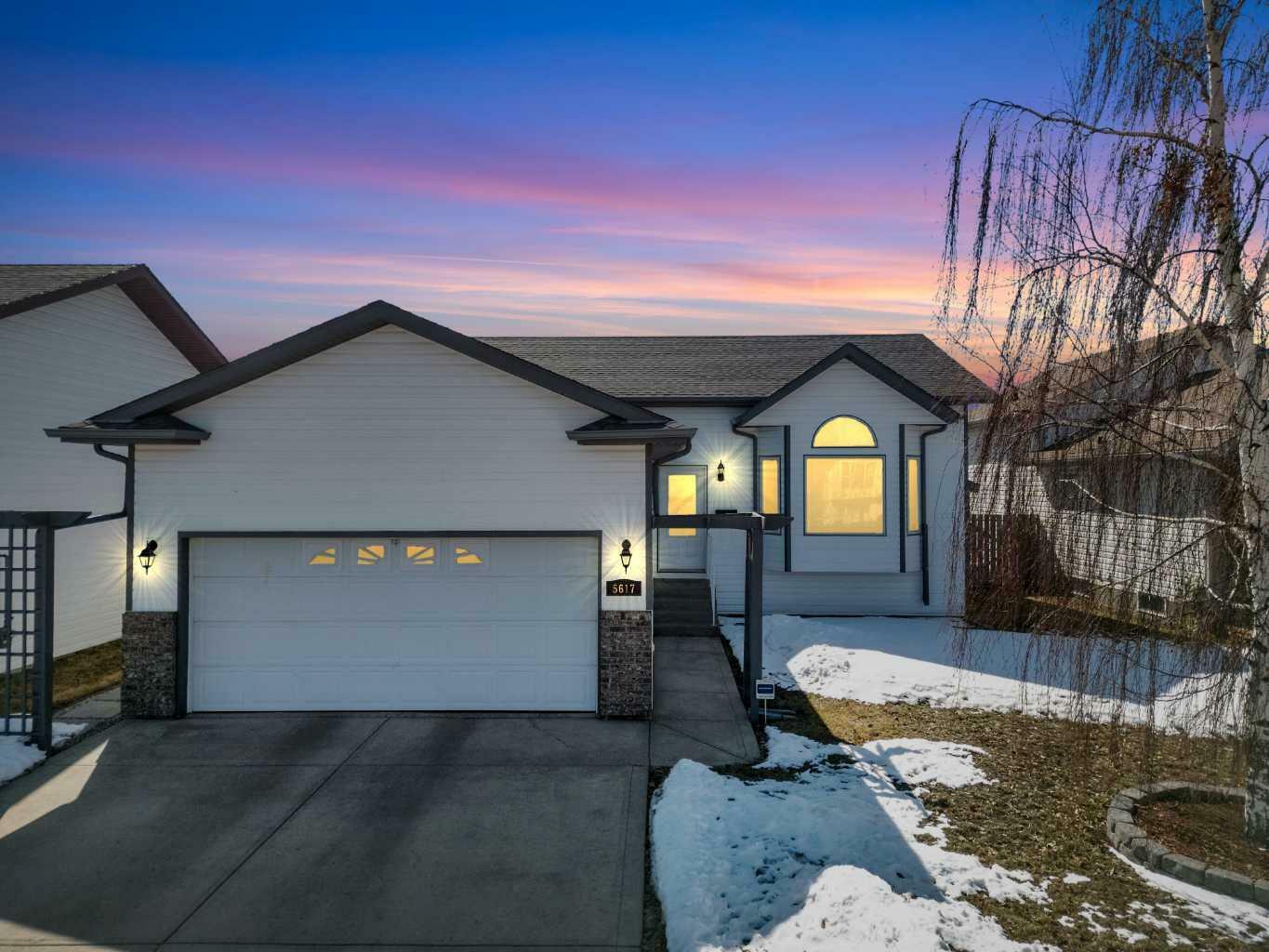Property Photo:  5617 Park Street  AB T0M 0J0 