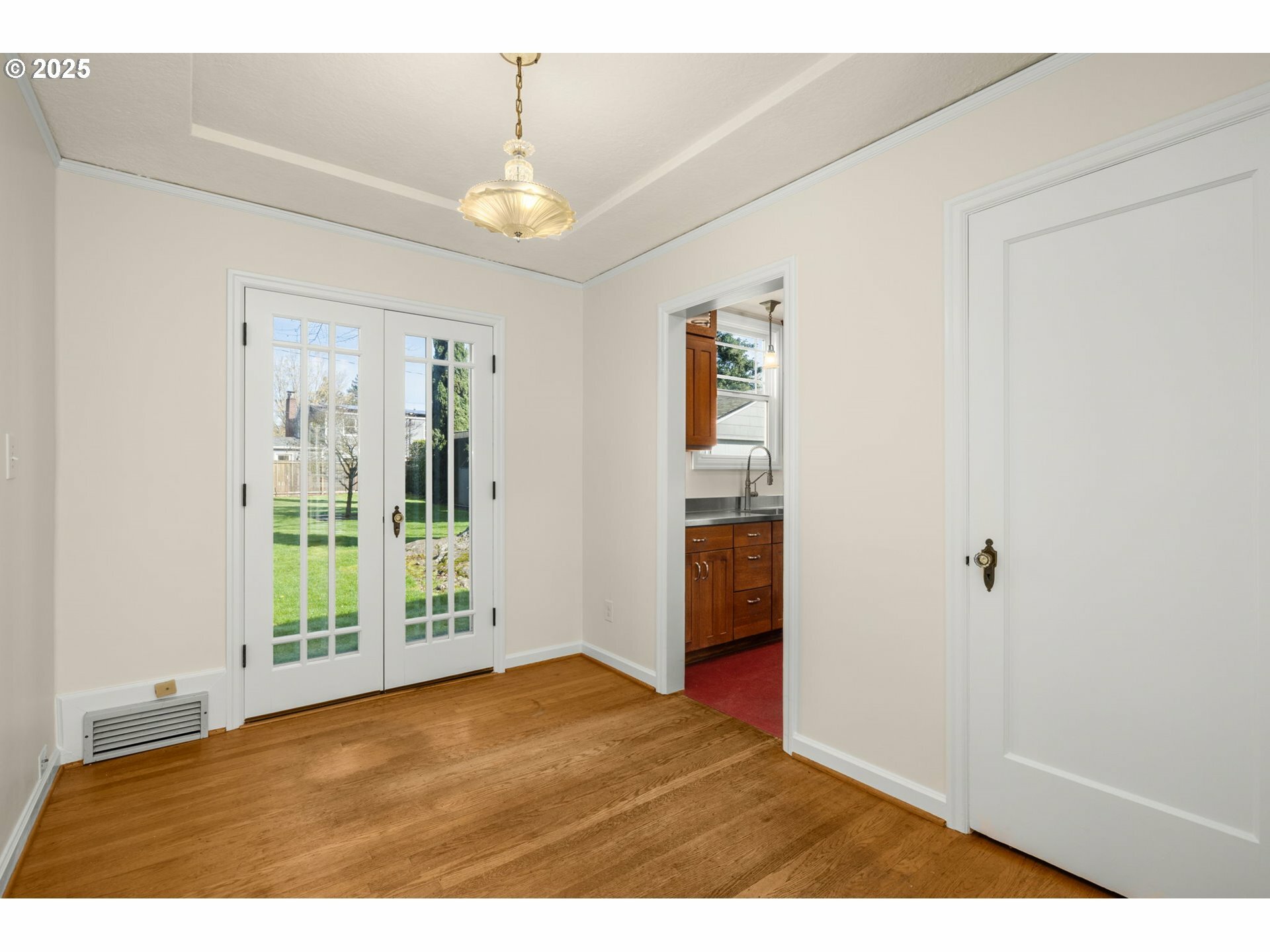 Property Photo: 224 SE 50th Ave OR 97215