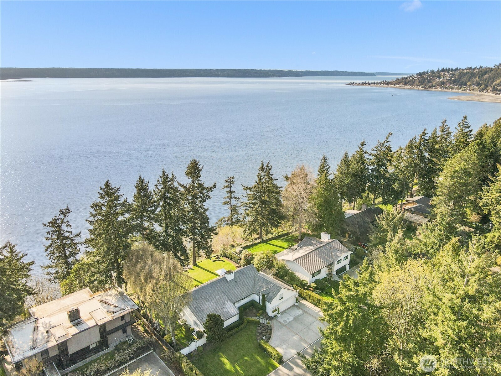 Property Photo: 19263 Edgecliff Drive SW WA 98166