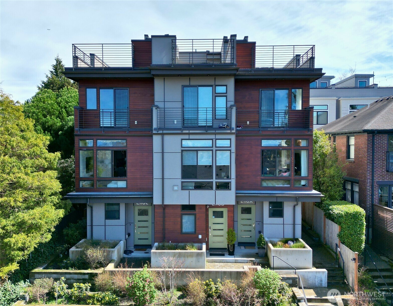 2116 C  9th Avenue W  Seattle WA 98119 photo