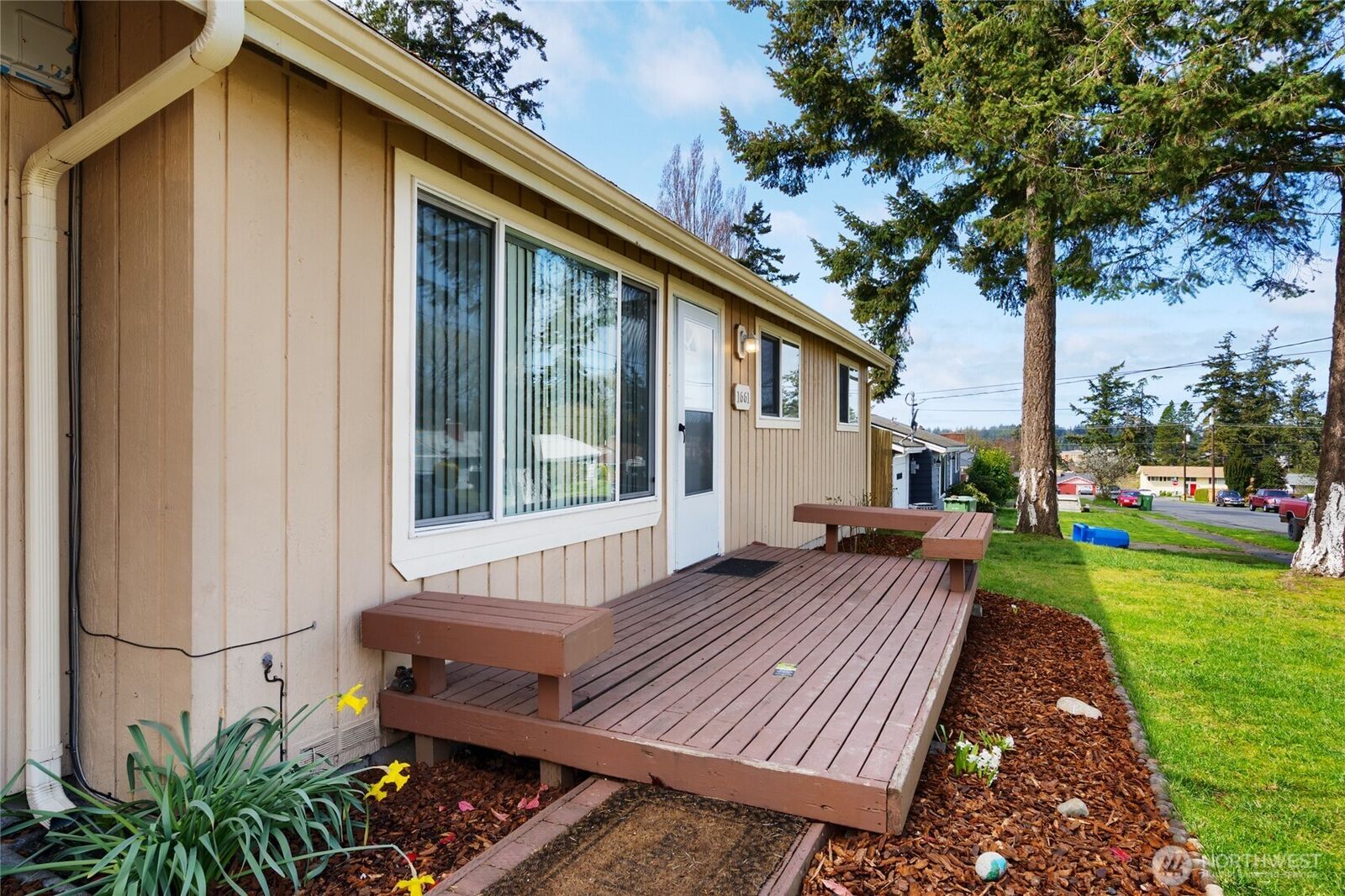 Property Photo:  1661 NE 9th Avenue  WA 98277 