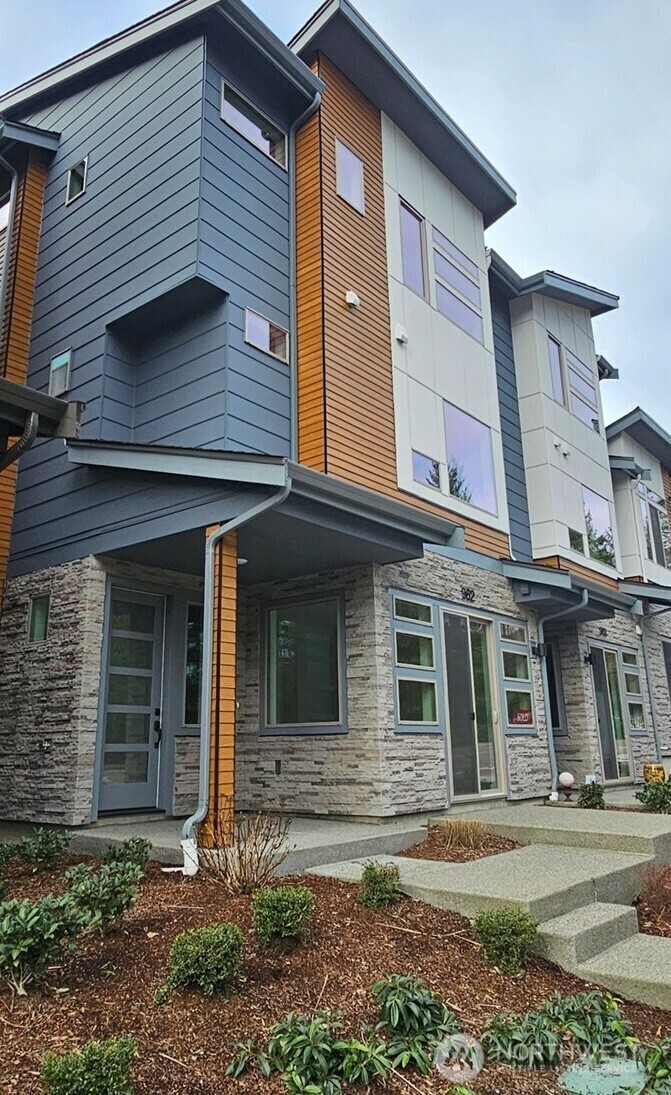 Property Photo: 962 Dove Tail Lane NW 3 WA 98110